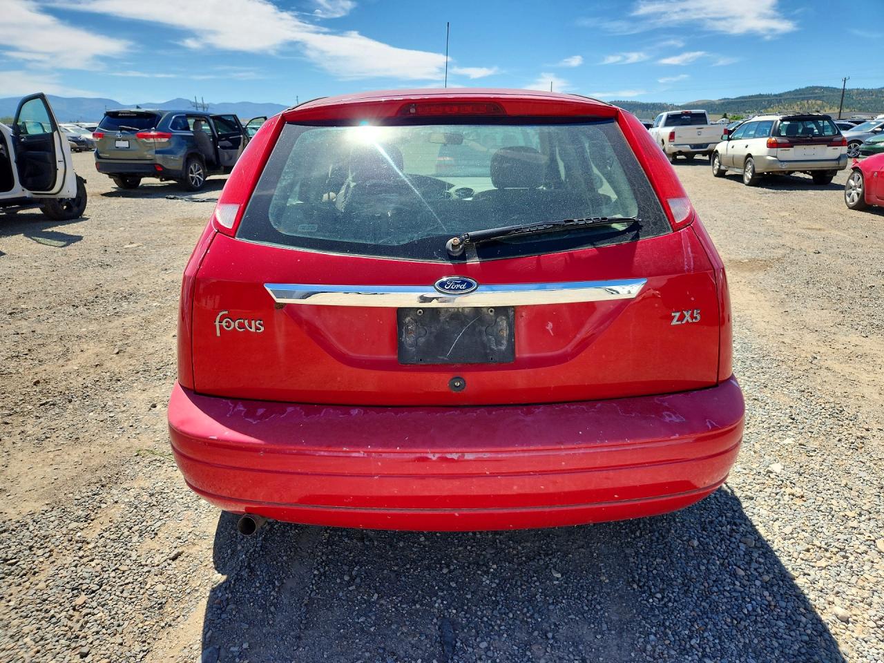 2002 Ford Focus Zx5 Red vin: 3FAFP37322R195843