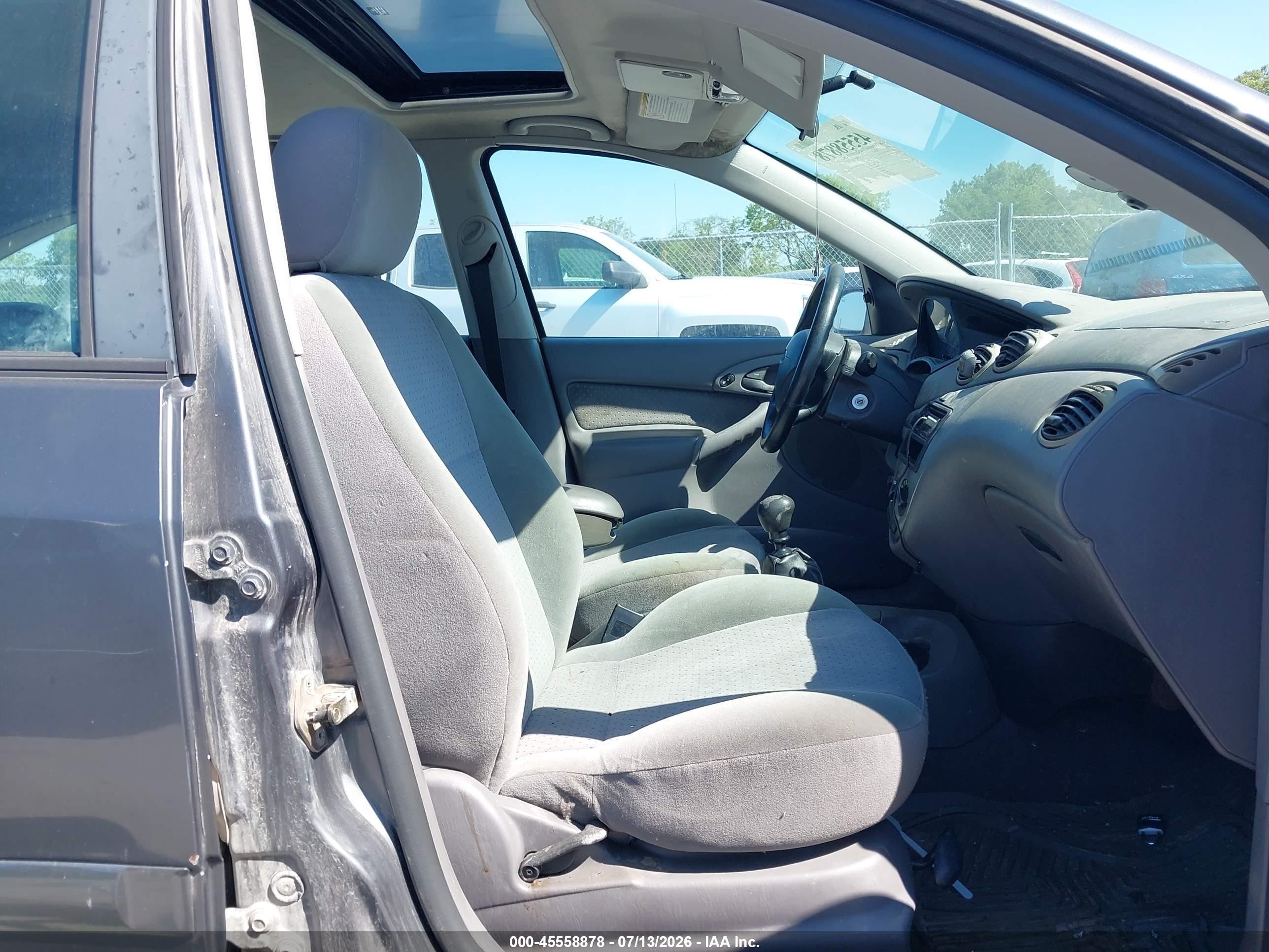 2003 Ford Focus   Серый vin: 3FAFP37353R167116