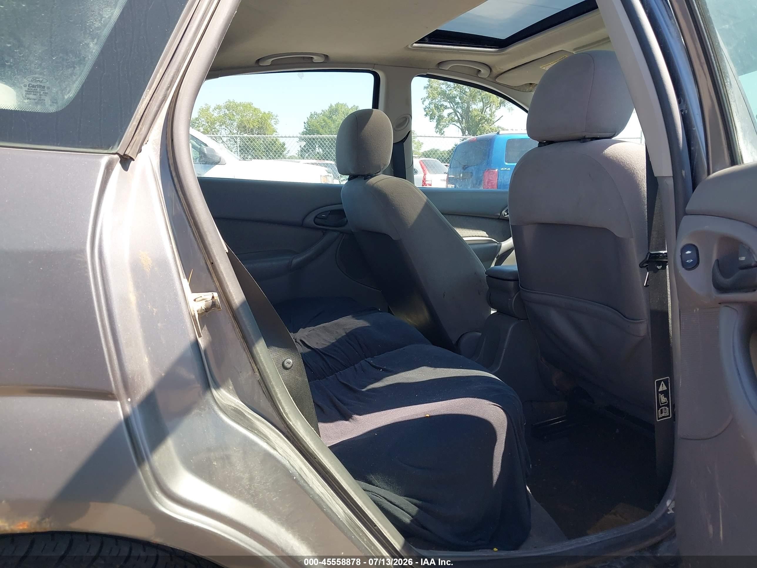 2003 Ford Focus   Серый vin: 3FAFP37353R167116