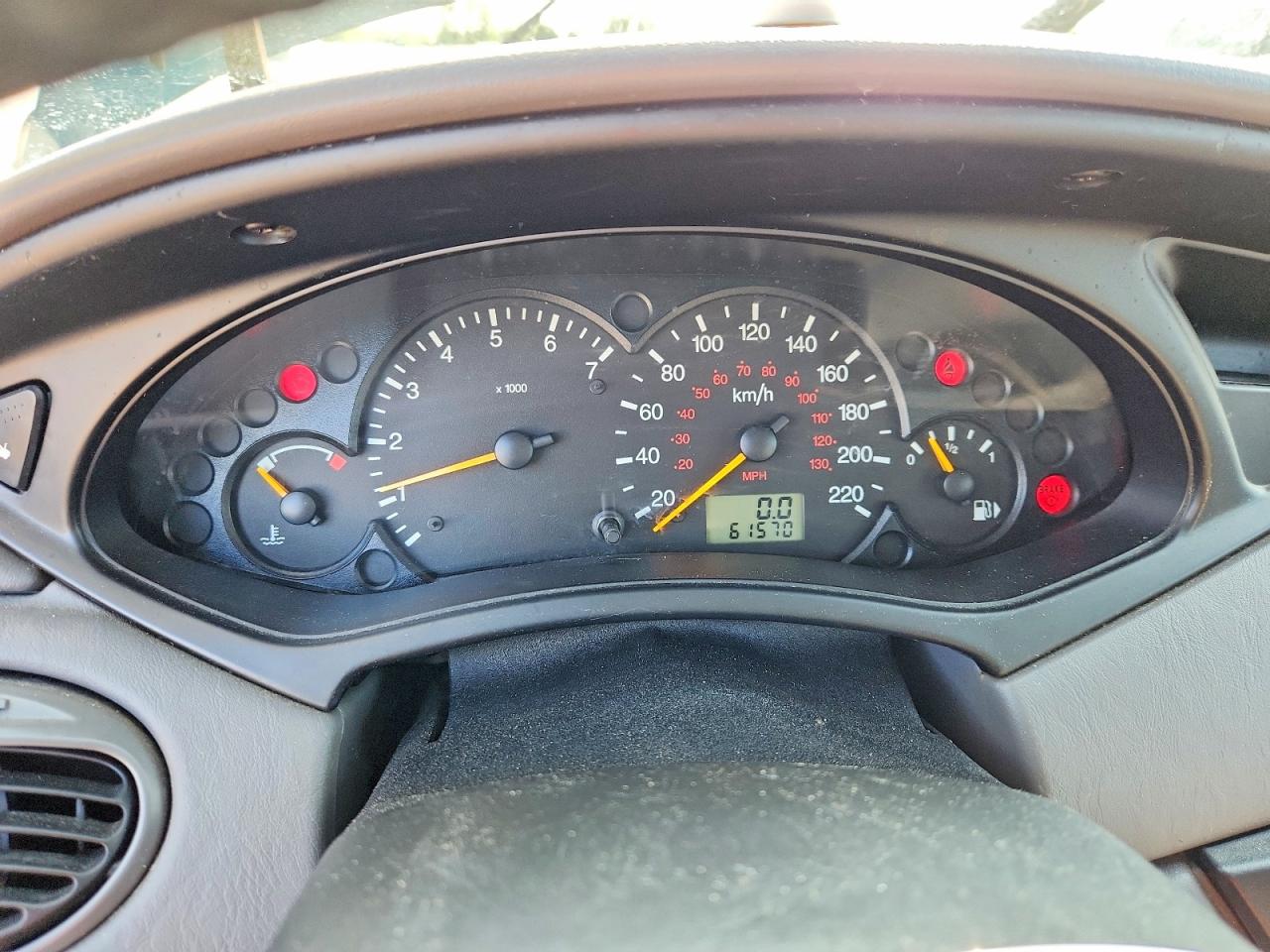 2004 Ford Focus Zx5 Silver vin: 3FAFP37374R112703