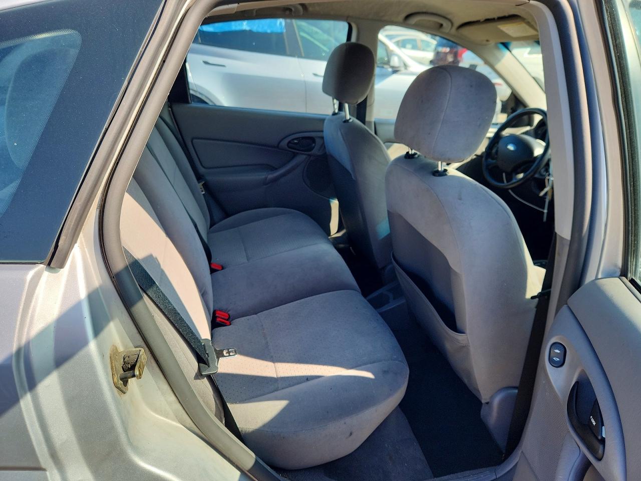 2004 Ford Focus Zx5 Silver vin: 3FAFP37374R112703
