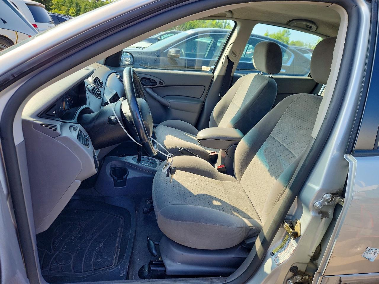 2004 Ford Focus Zx5 Silver vin: 3FAFP37374R112703