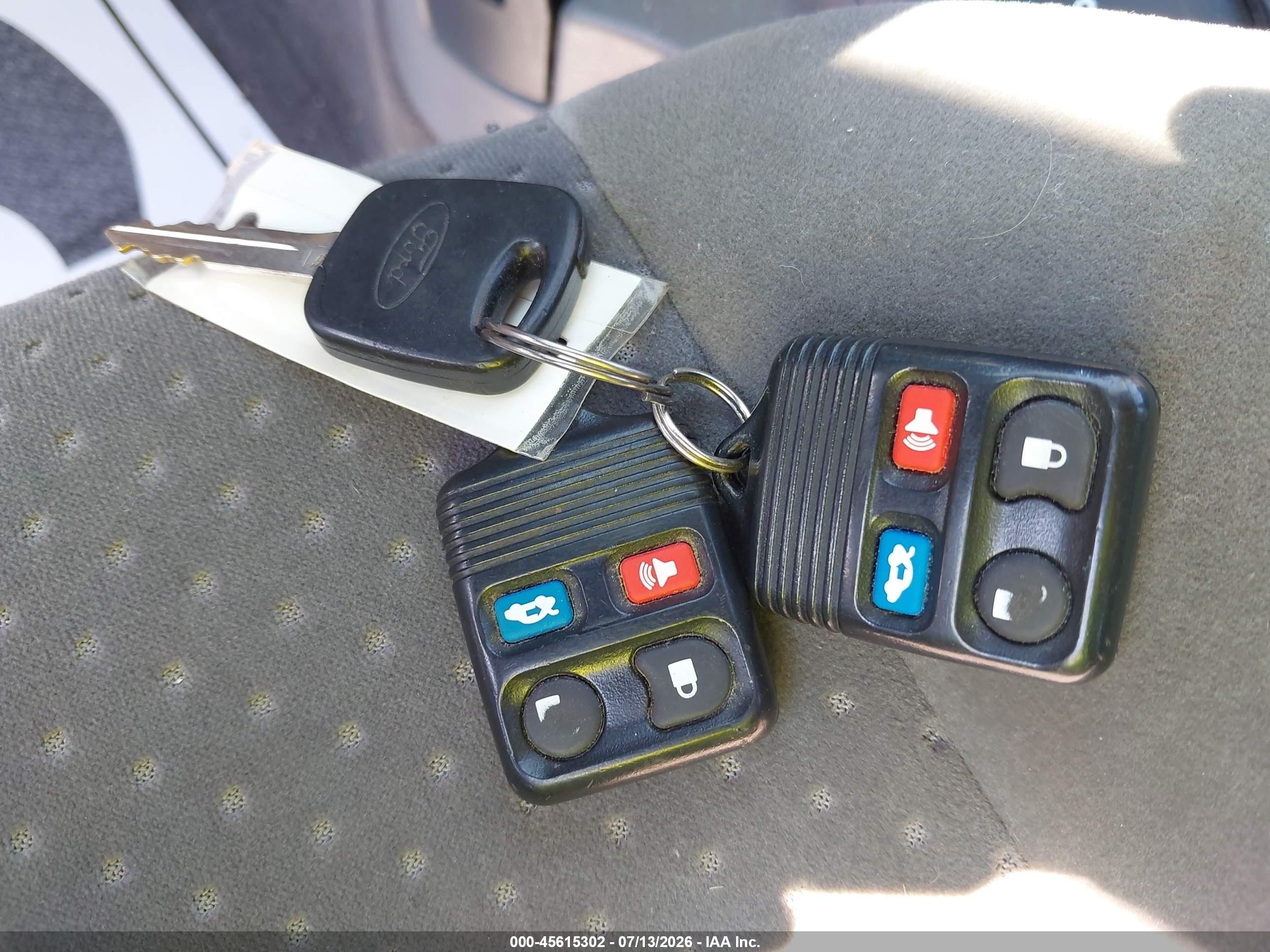 2003 Ford Focus Zx5 Красный vin: 3FAFP373X3R171856
