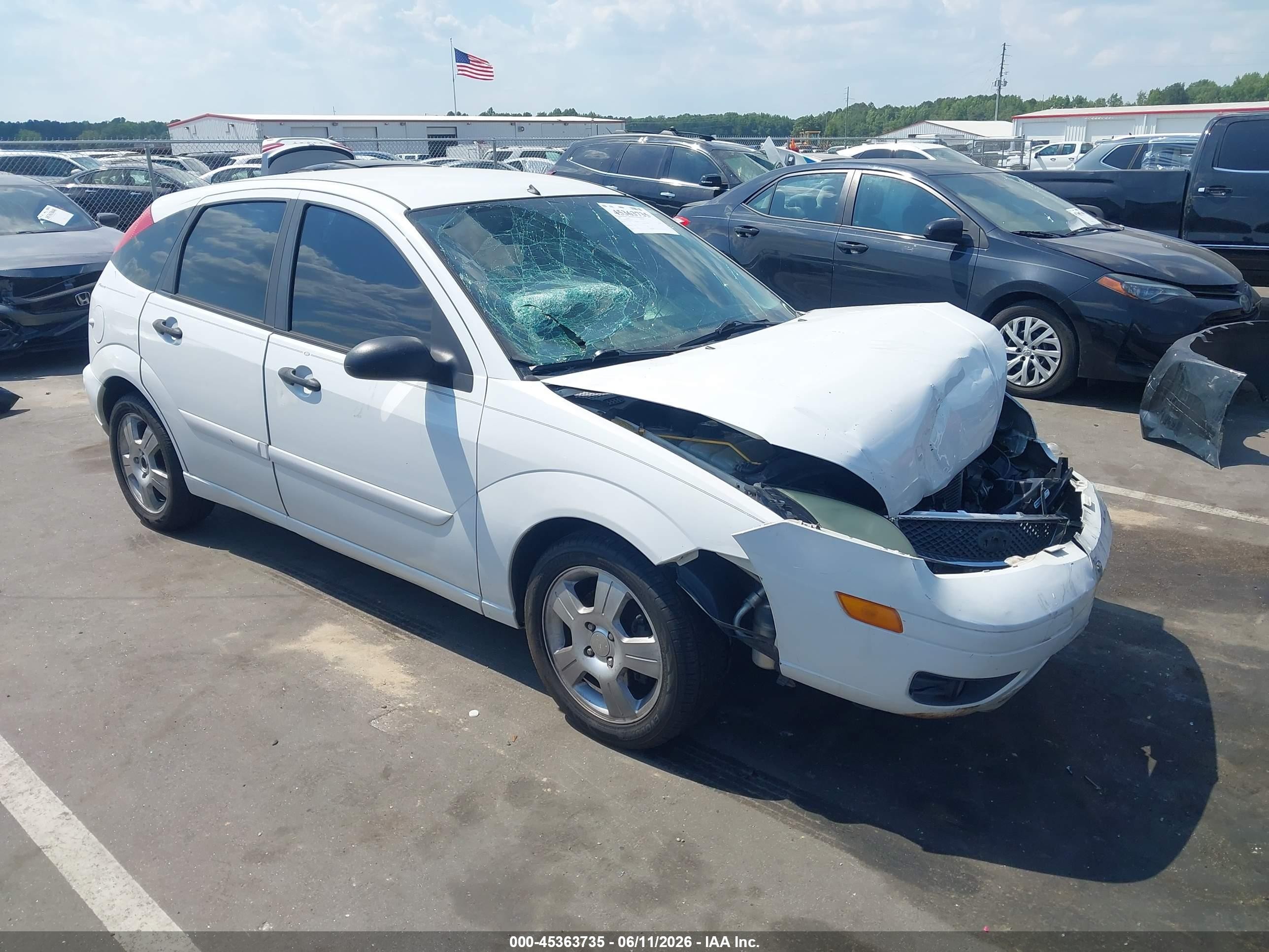 2005 Ford Focus Zx5 White vin: 3FAFP37N05R149515
