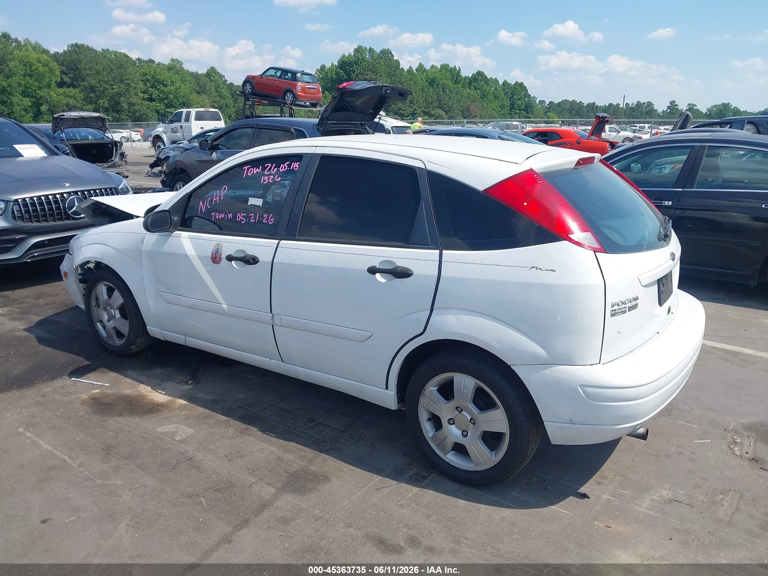 2005 Ford Focus Zx5 White vin: 3FAFP37N05R149515