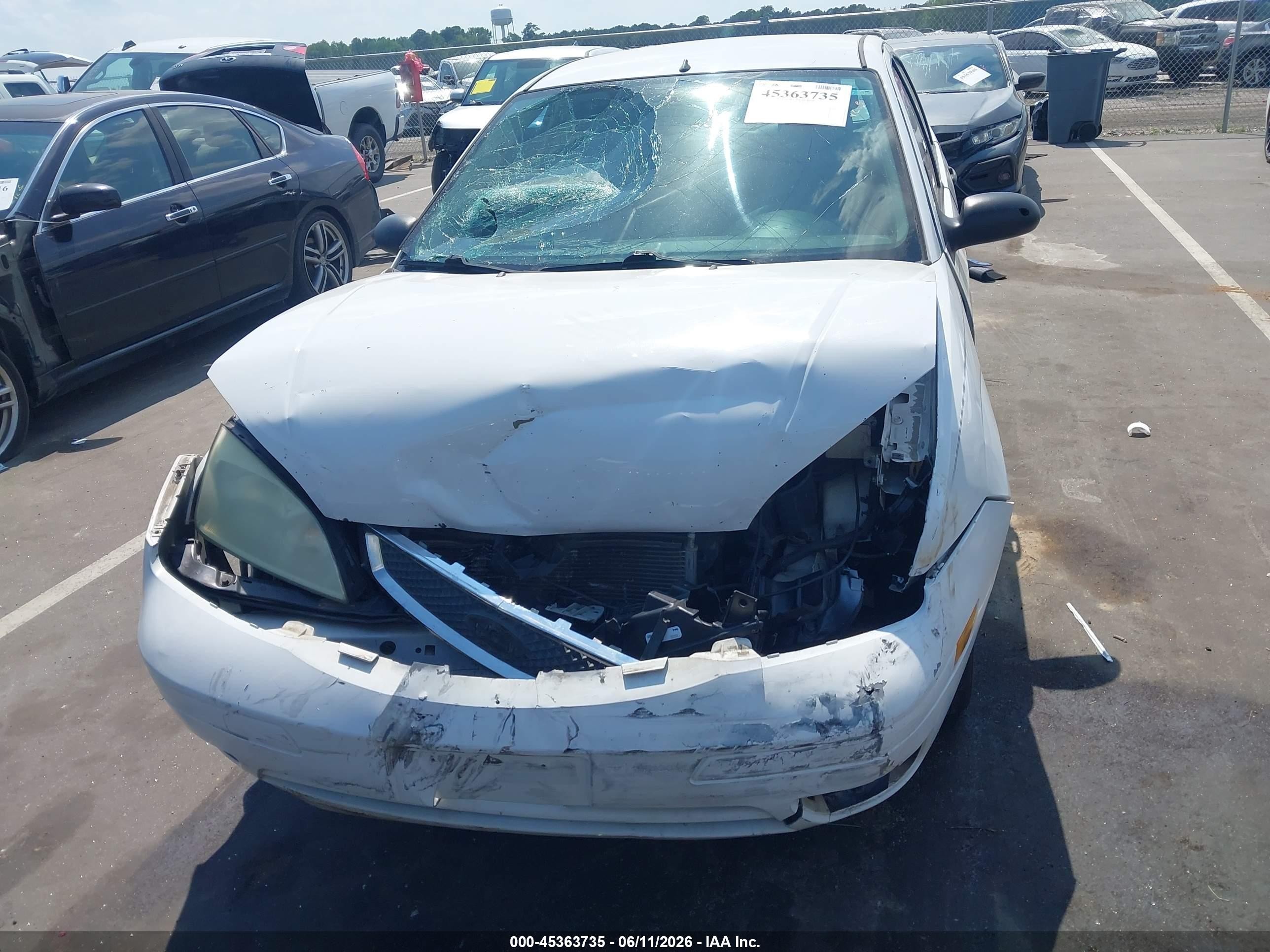 2005 Ford Focus Zx5 White vin: 3FAFP37N05R149515