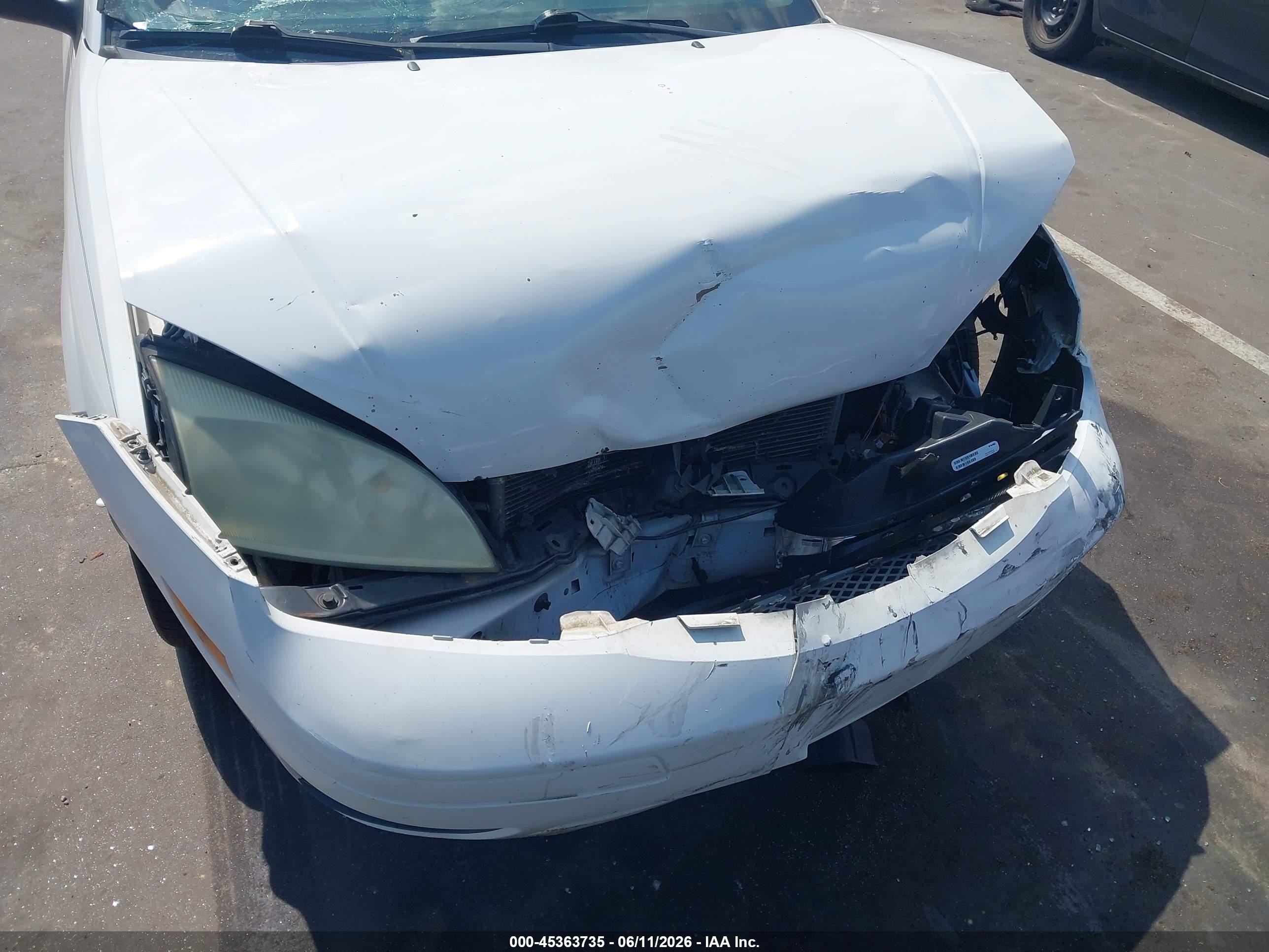 2005 Ford Focus Zx5 White vin: 3FAFP37N05R149515