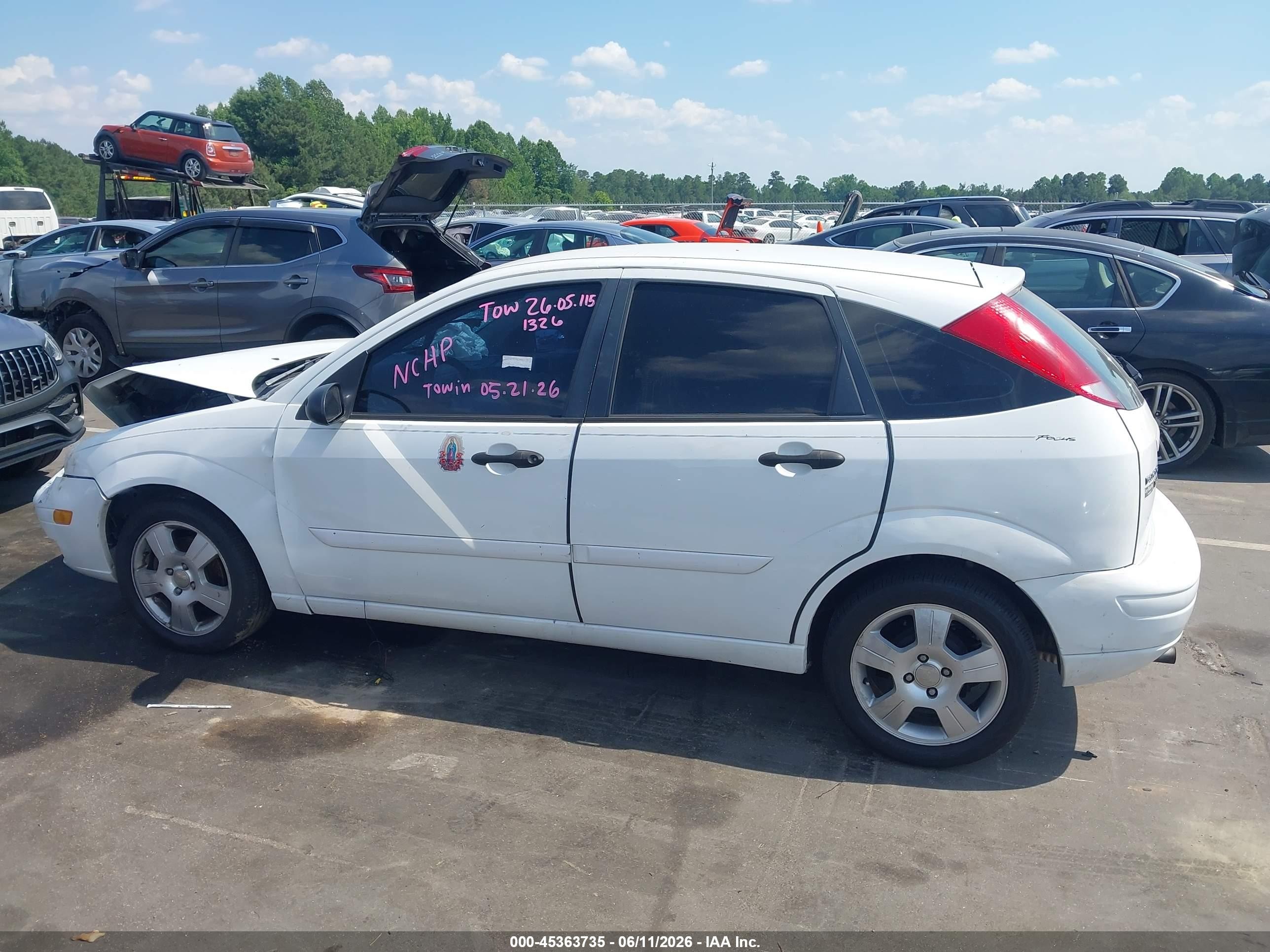 2005 Ford Focus Zx5 White vin: 3FAFP37N05R149515