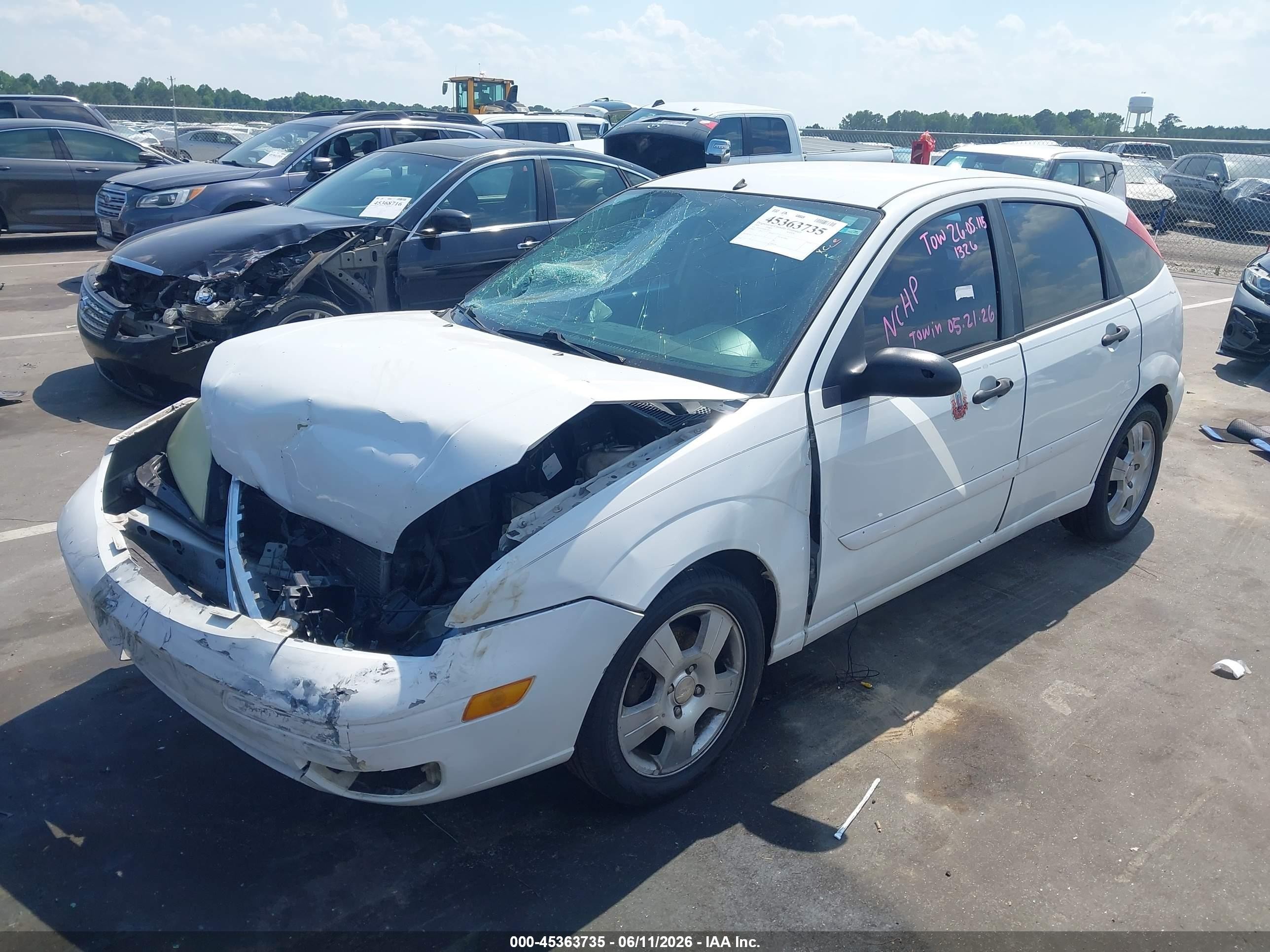 2005 Ford Focus Zx5 White vin: 3FAFP37N05R149515