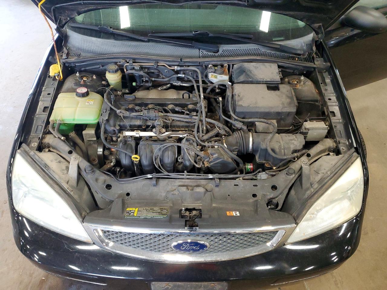 2005 Ford Focus Zx5 Black vin: 3FAFP37N15R114739