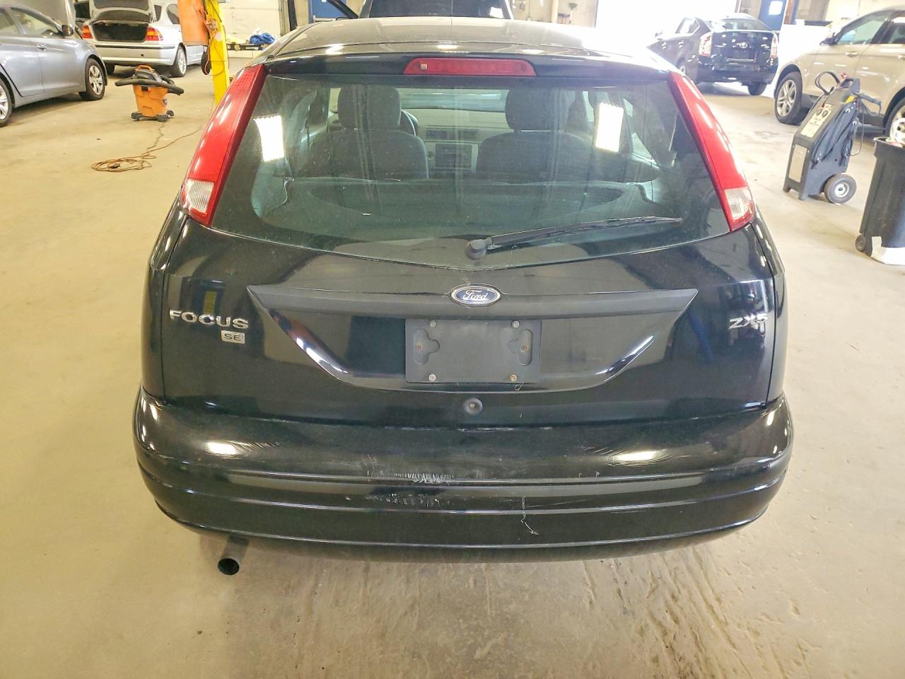 2005 Ford Focus Zx5 Black vin: 3FAFP37N15R114739