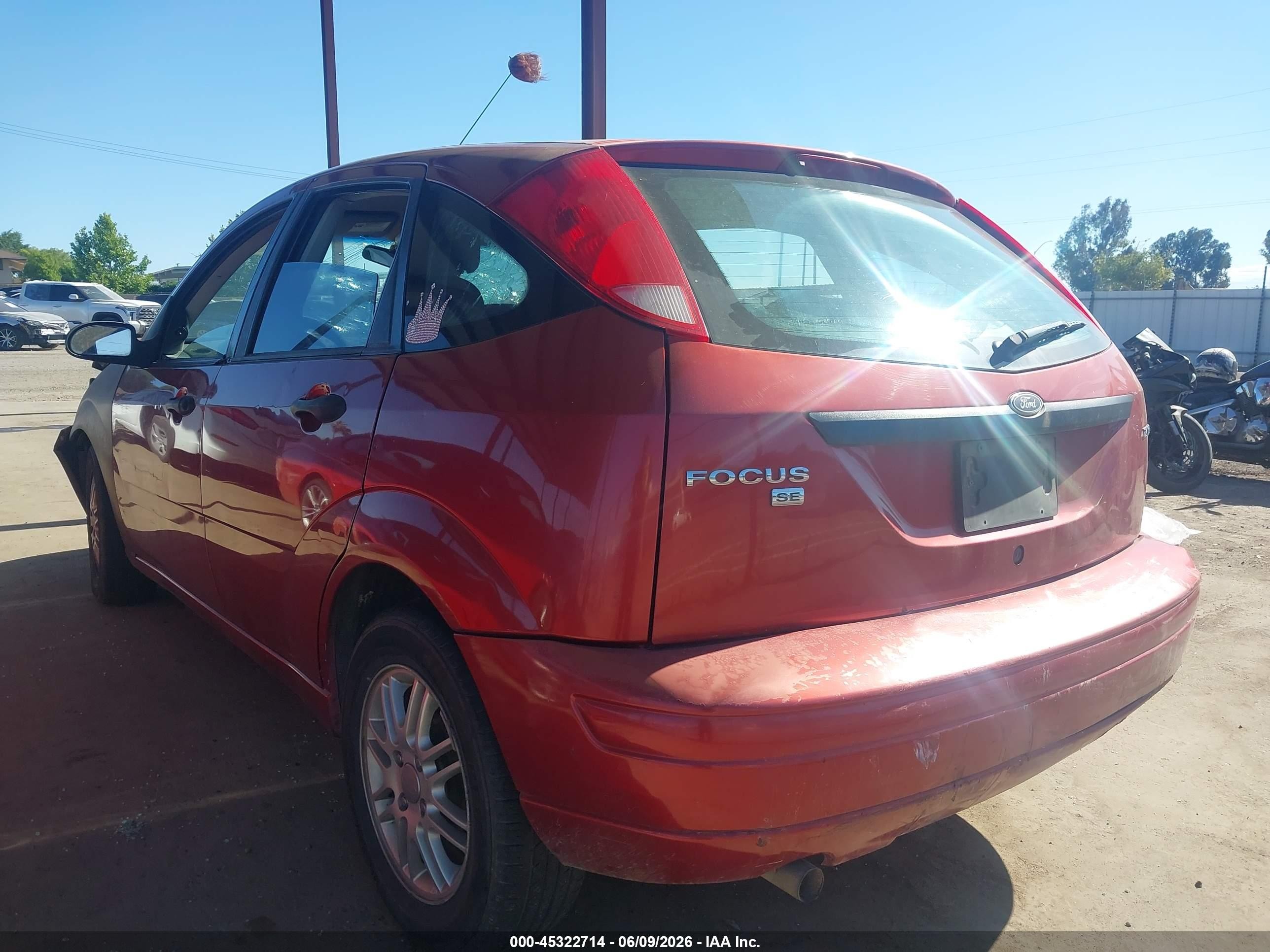 2005 Ford Focus Zx5 Red vin: 3FAFP37N15R137230