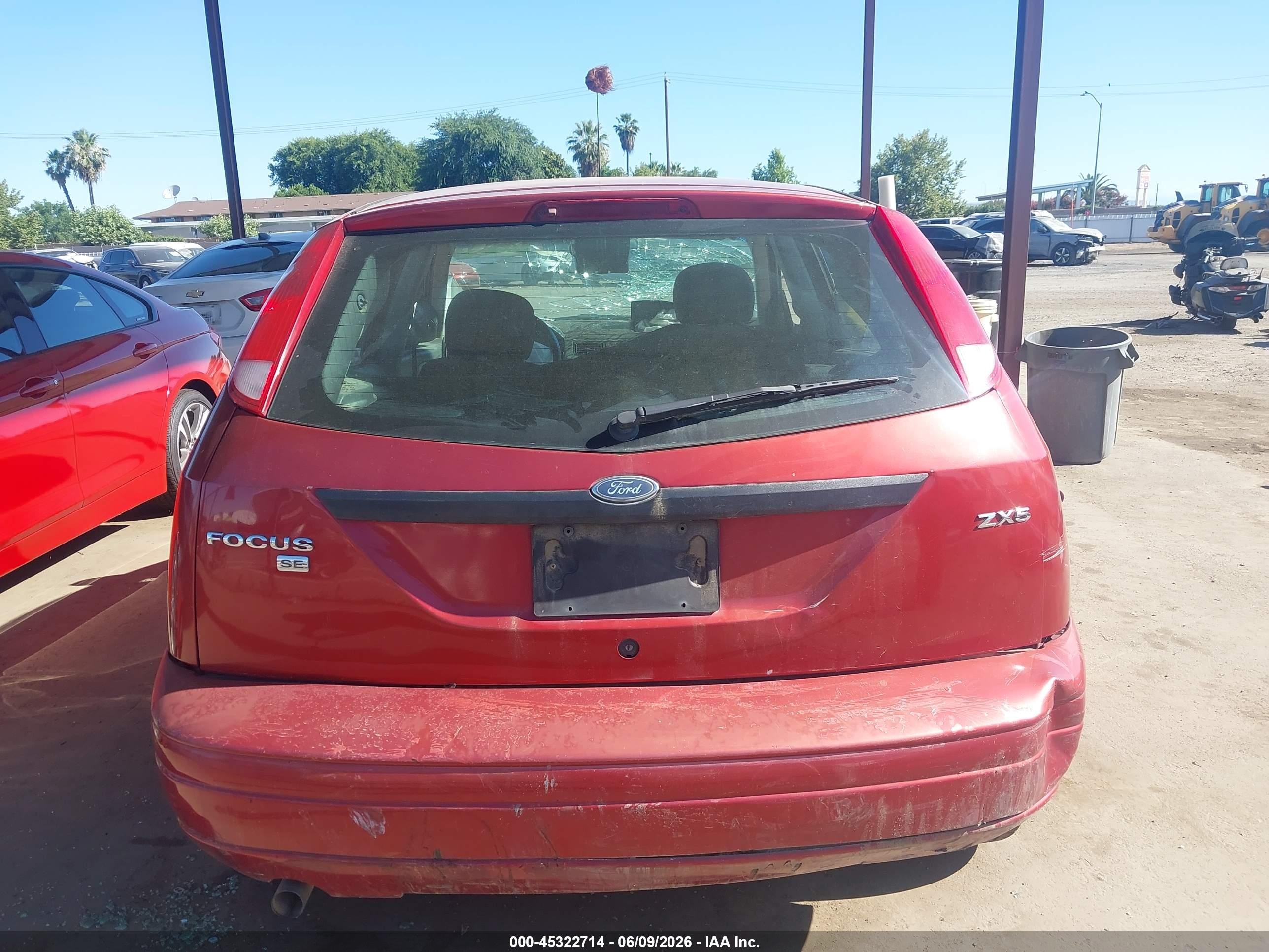 2005 Ford Focus Zx5 Red vin: 3FAFP37N15R137230