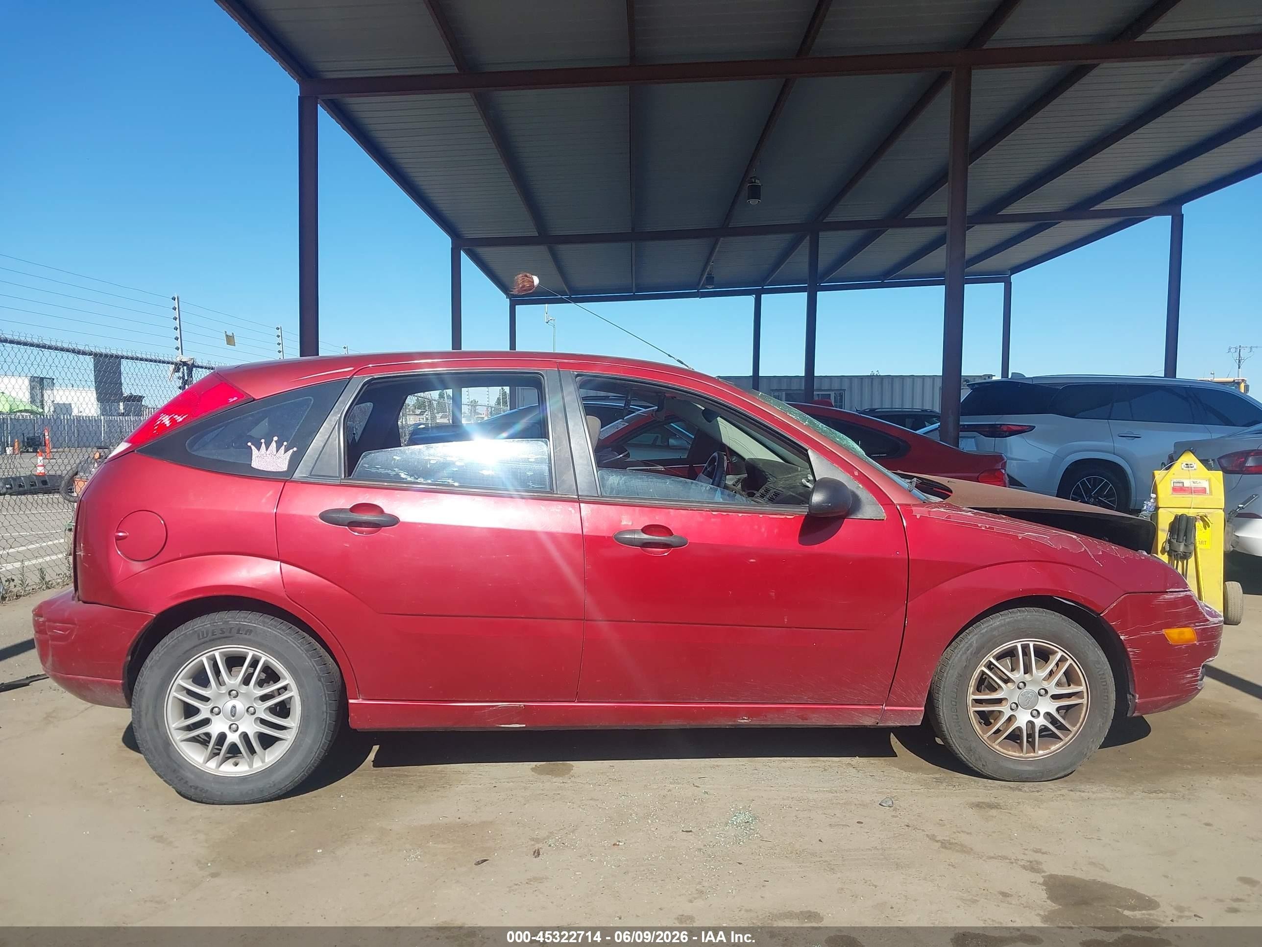 2005 Ford Focus Zx5 Red vin: 3FAFP37N15R137230