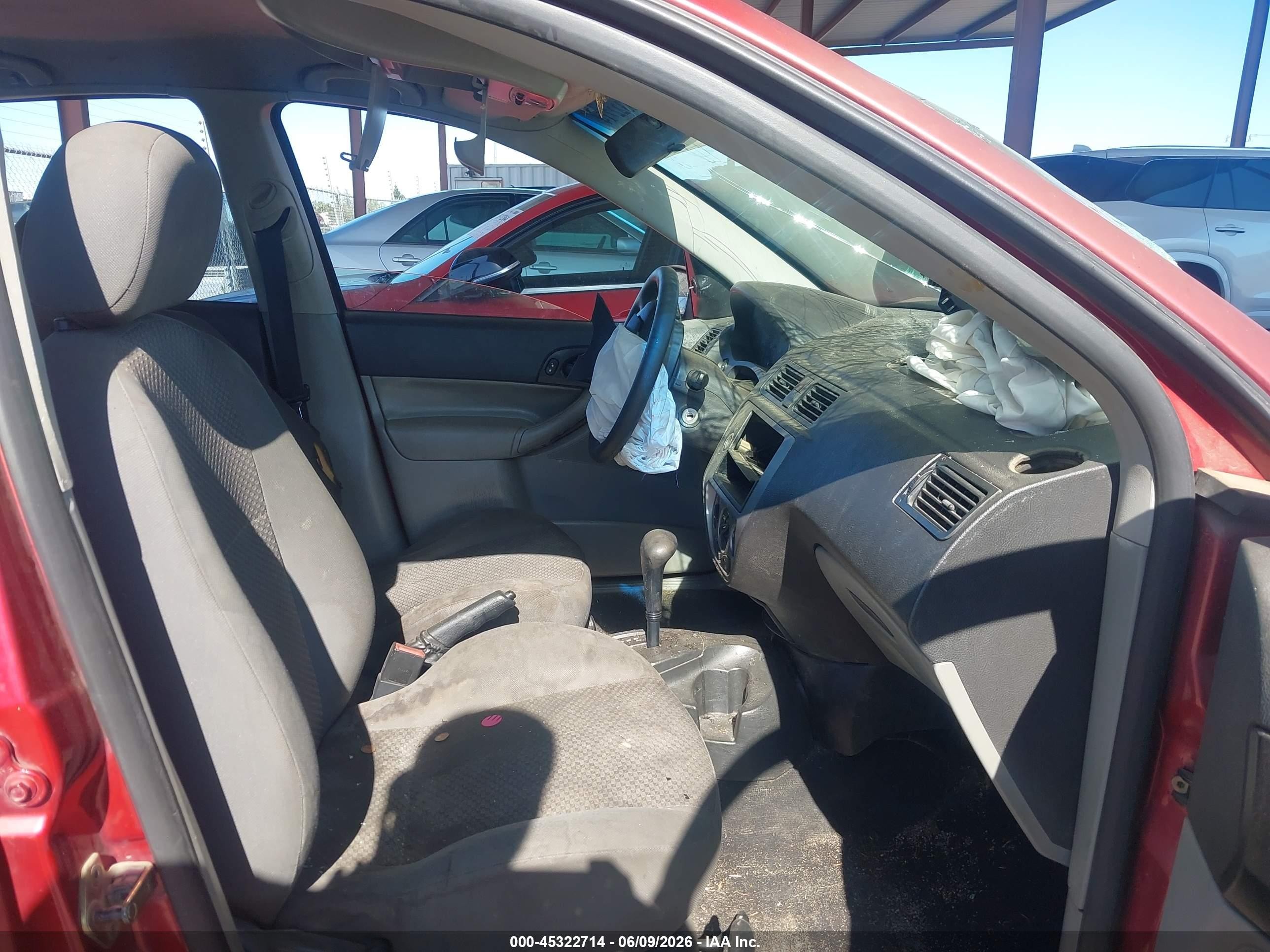 2005 Ford Focus Zx5 Red vin: 3FAFP37N15R137230
