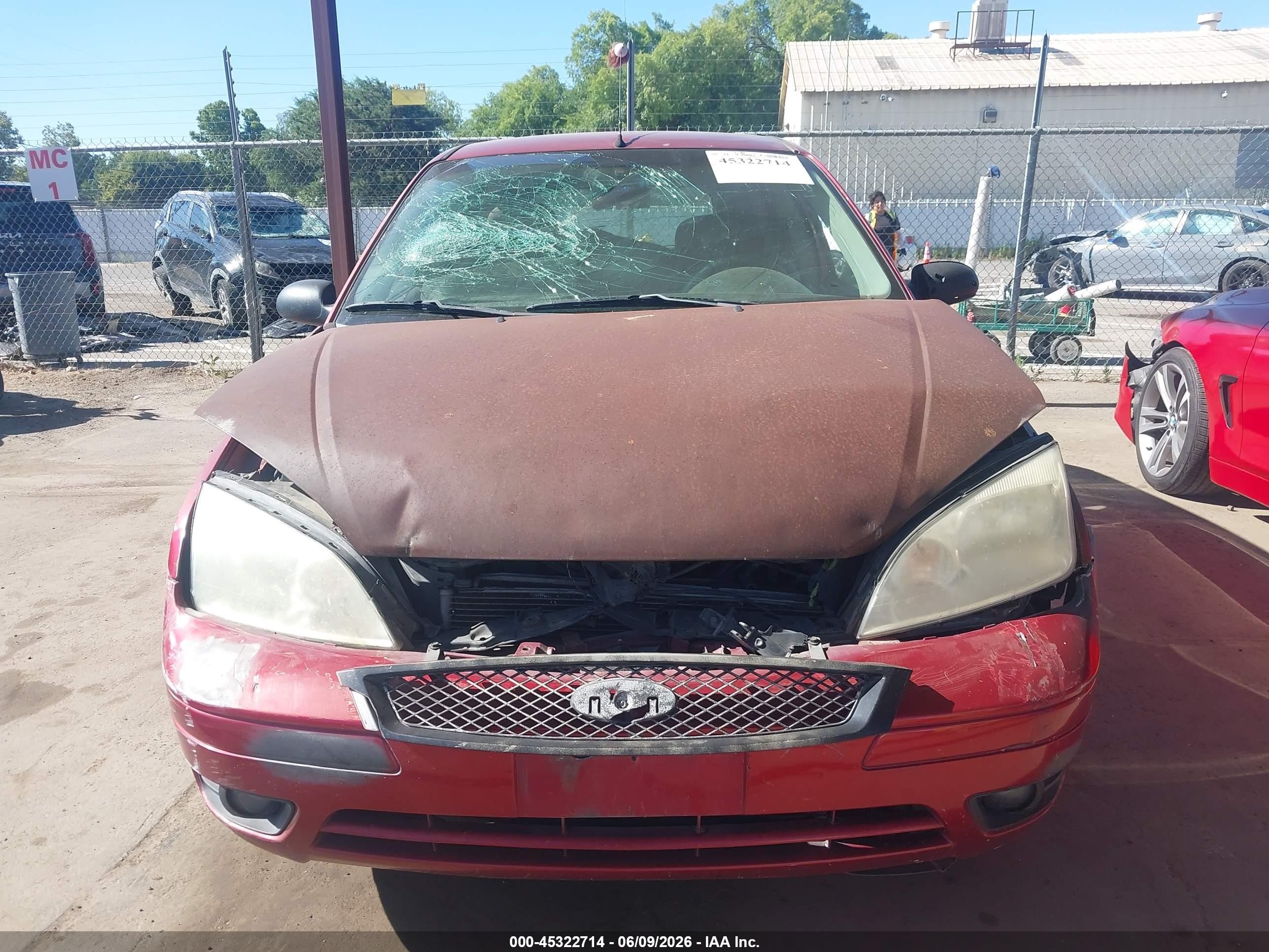 2005 Ford Focus Zx5 Red vin: 3FAFP37N15R137230