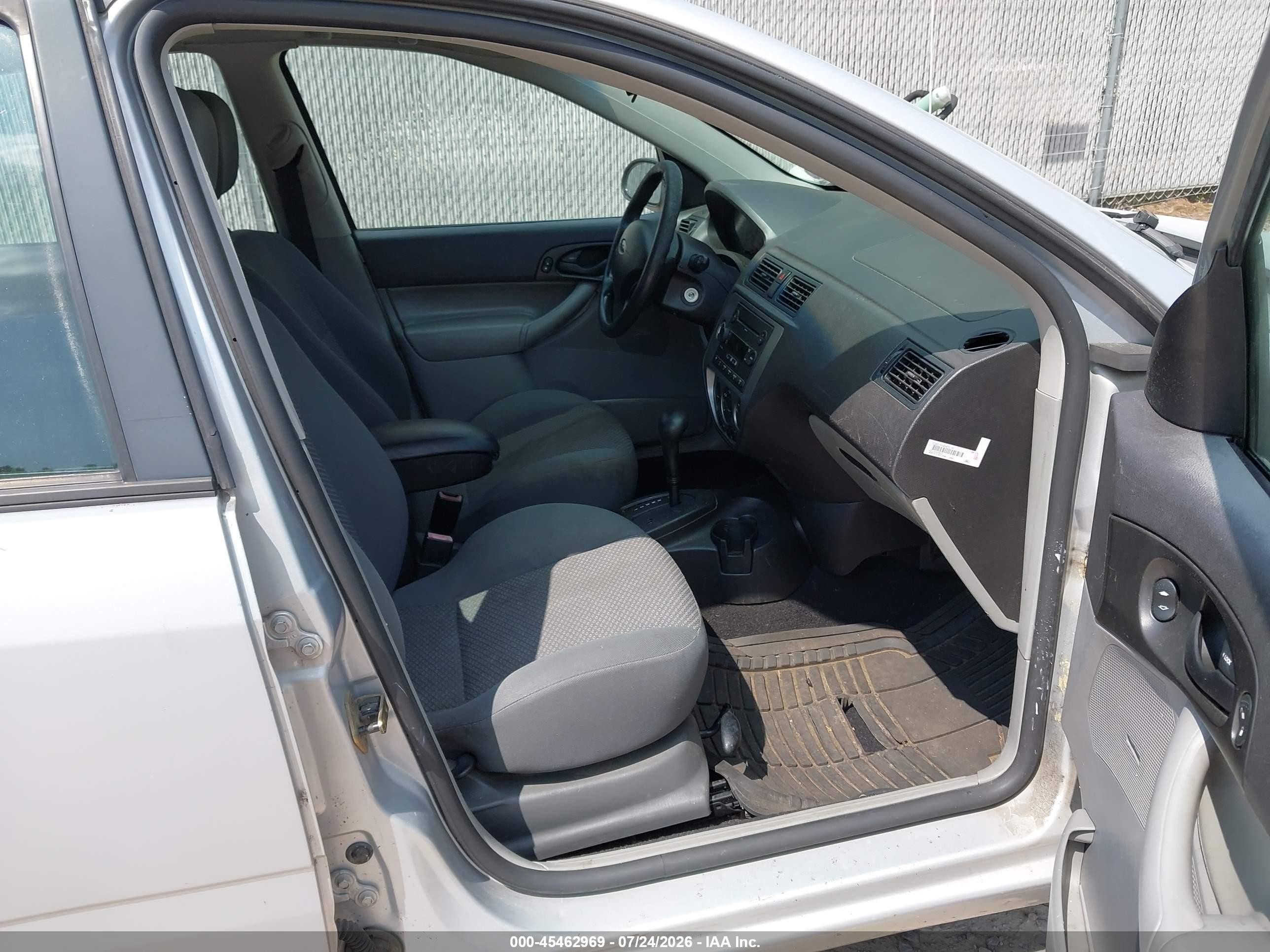 2005 Ford Focus Zx5 Silver vin: 3FAFP37N25R109971