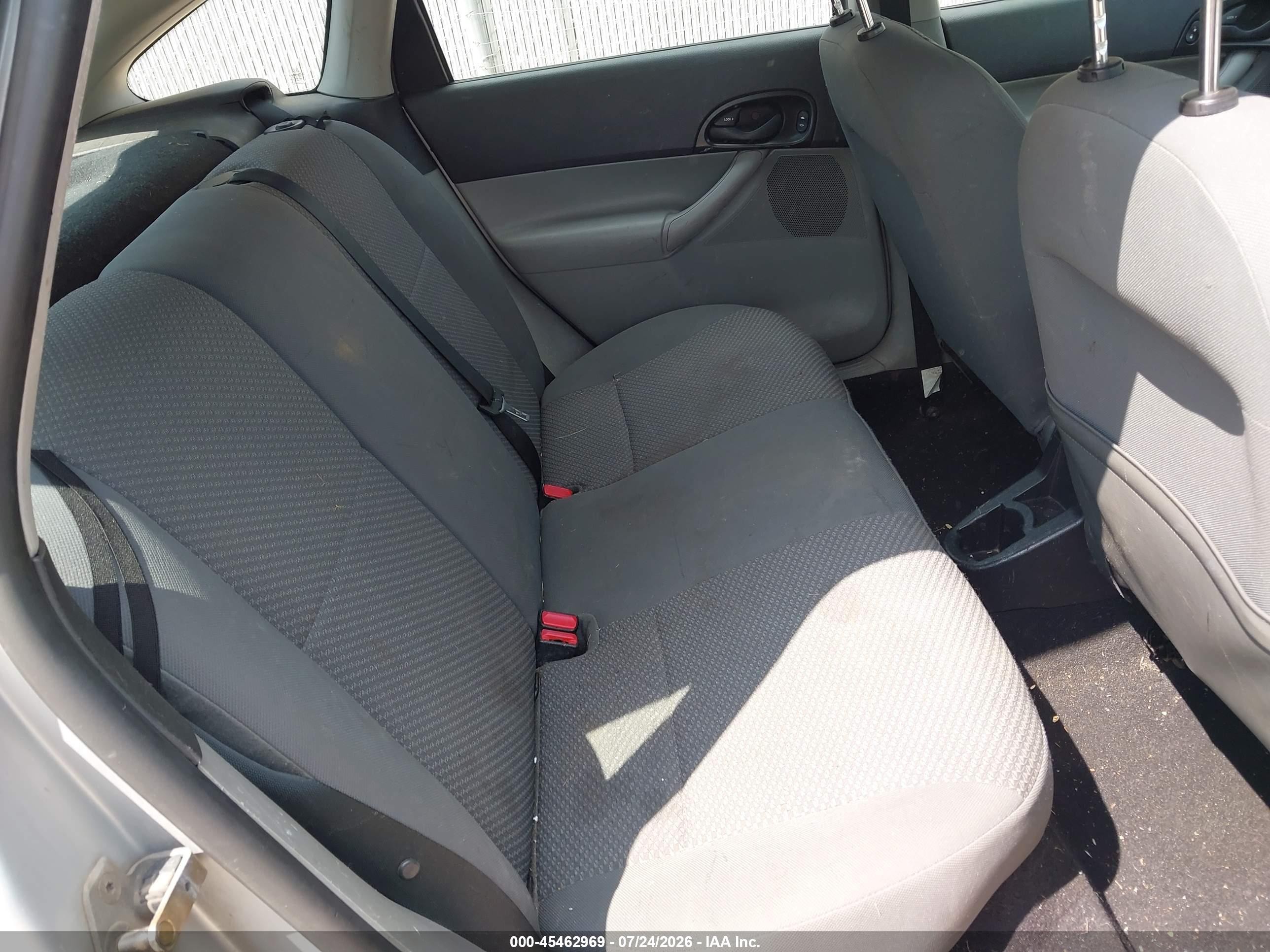 2005 Ford Focus Zx5 Silver vin: 3FAFP37N25R109971