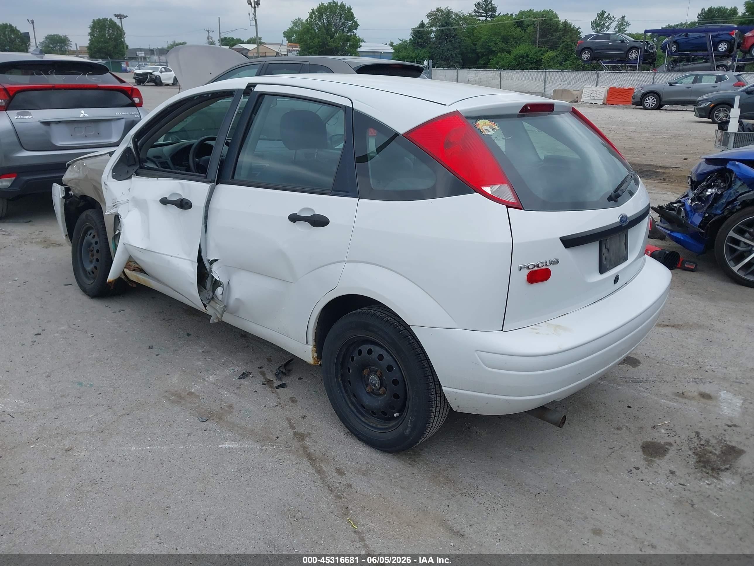 2005 Ford Focus Zx5 White vin: 3FAFP37N25R149015