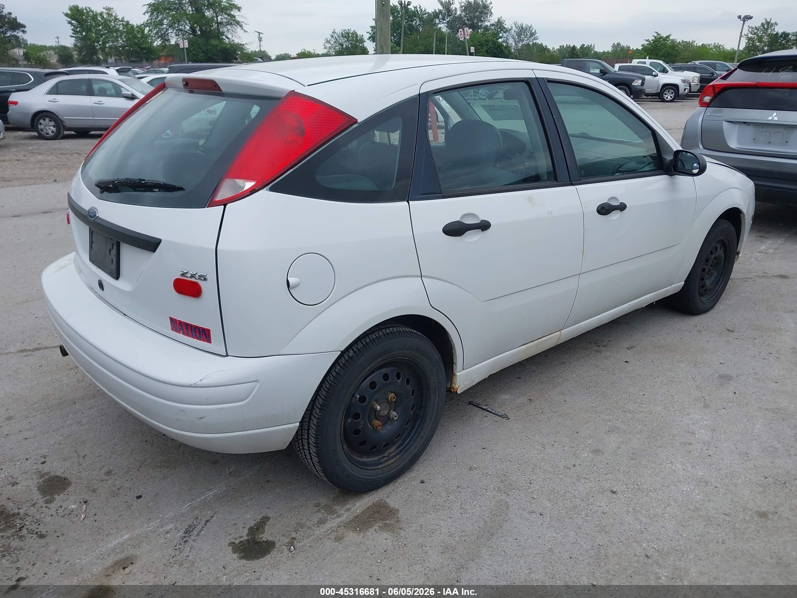2005 Ford Focus Zx5 White vin: 3FAFP37N25R149015