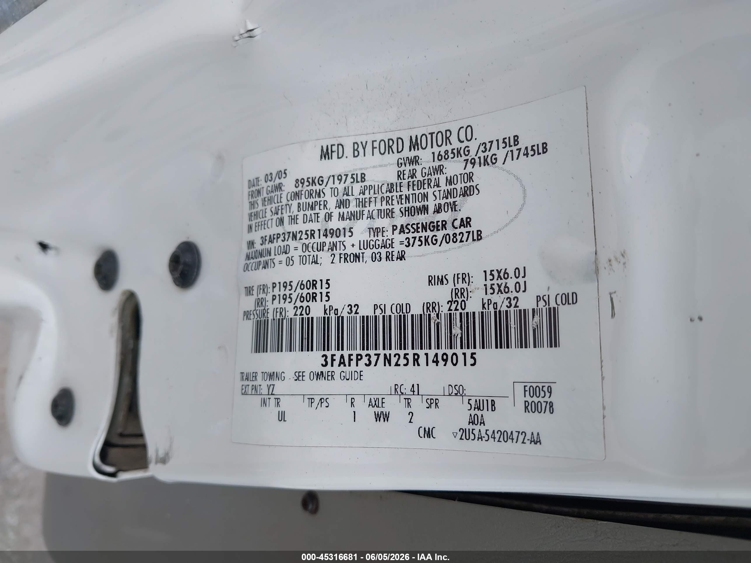 2005 Ford Focus Zx5 White vin: 3FAFP37N25R149015