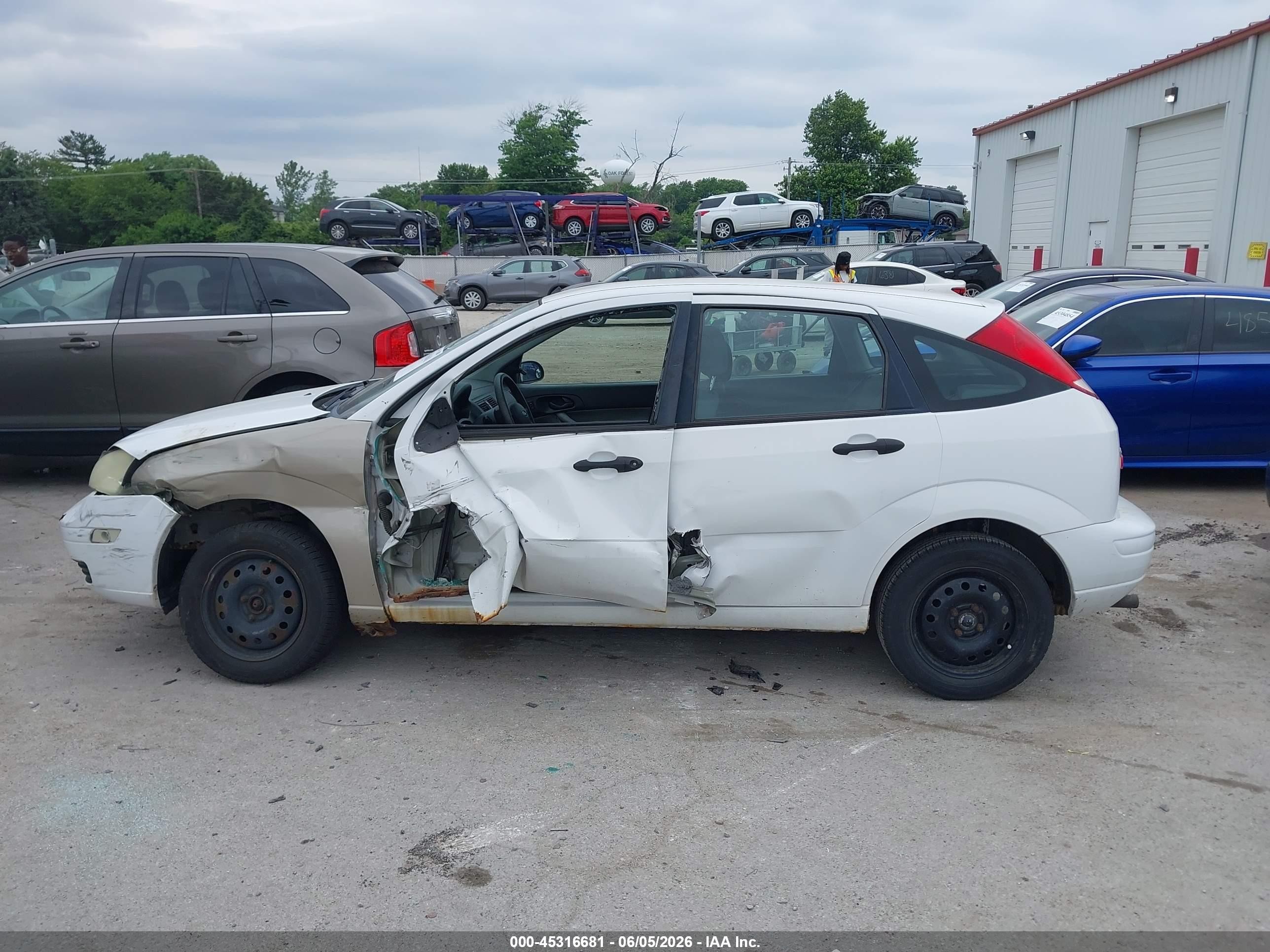 2005 Ford Focus Zx5 White vin: 3FAFP37N25R149015