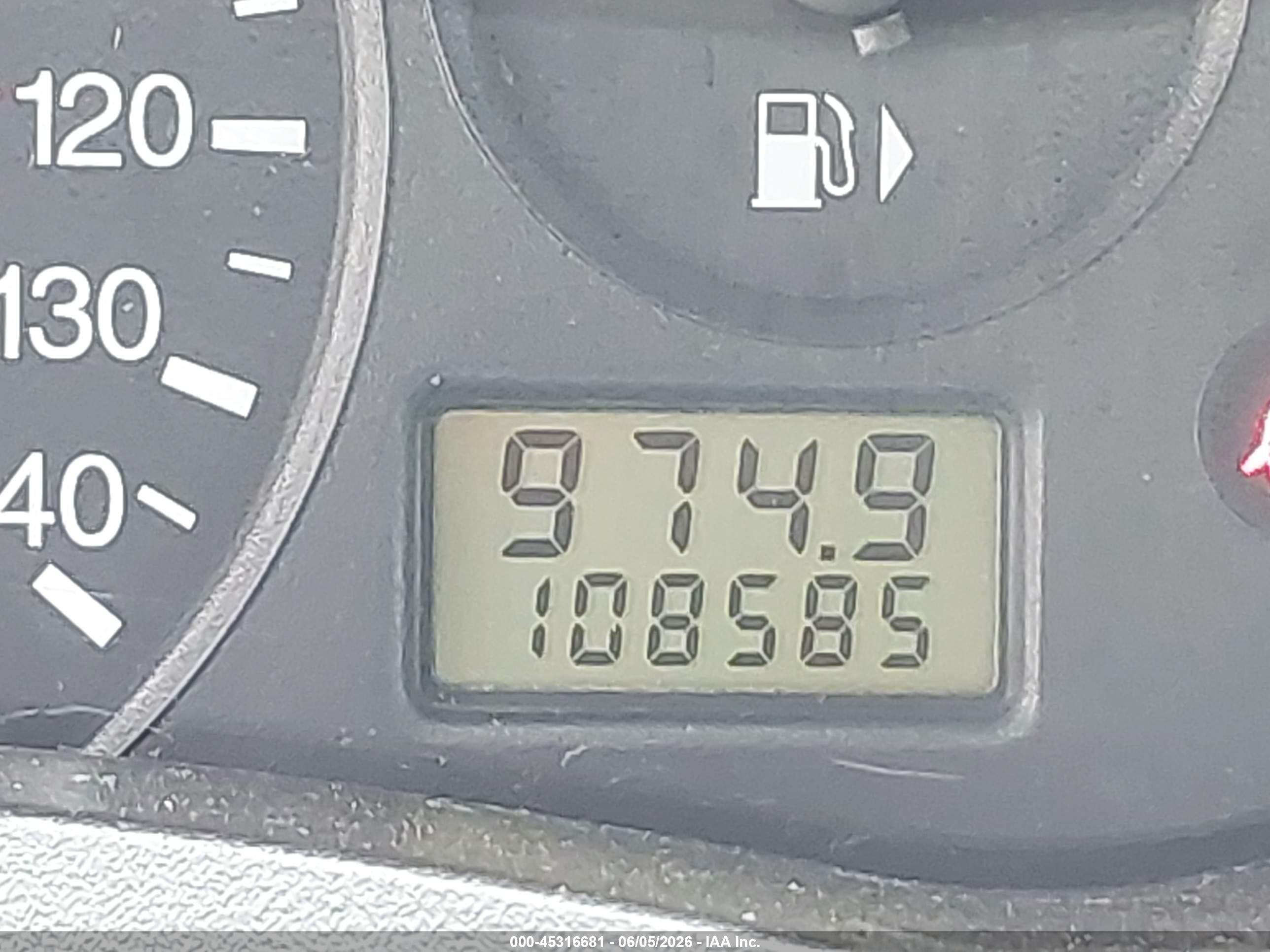 2005 Ford Focus Zx5 White vin: 3FAFP37N25R149015