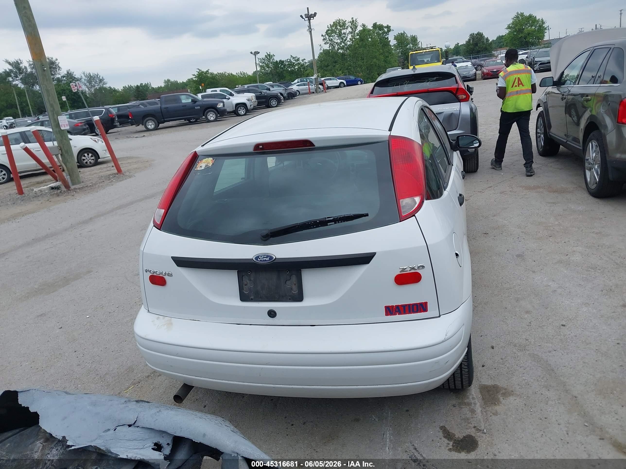 2005 Ford Focus Zx5 White vin: 3FAFP37N25R149015