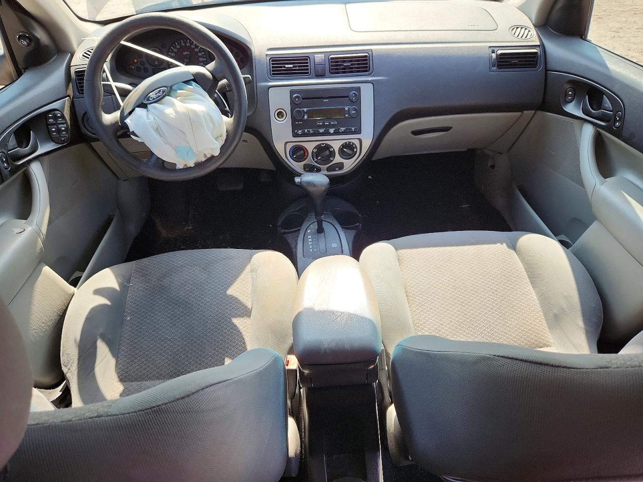 2005 Ford Focus Burgundy vin: 3FAFP37N35R117450