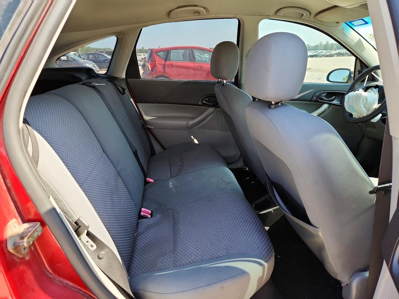 2005 Ford Focus Burgundy vin: 3FAFP37N35R117450