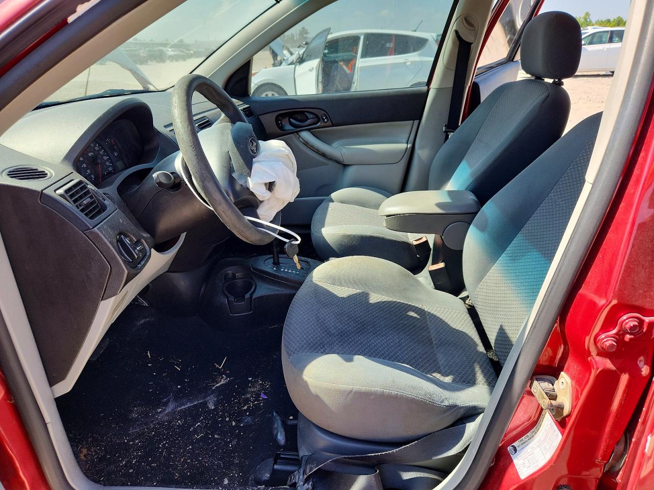 2005 Ford Focus Burgundy vin: 3FAFP37N35R117450