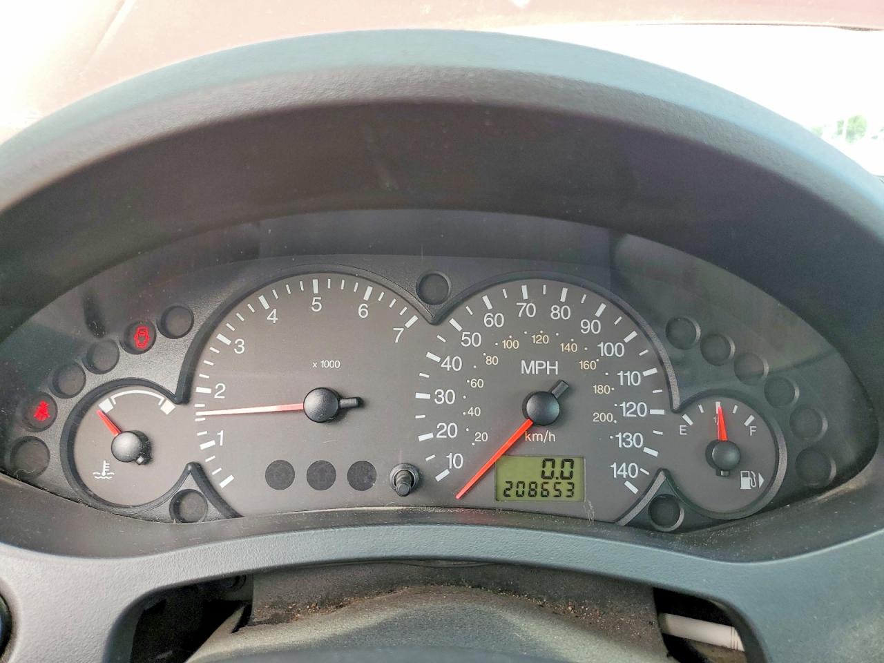 2005 Ford Focus Zx5 Red vin: 3FAFP37N35R148679