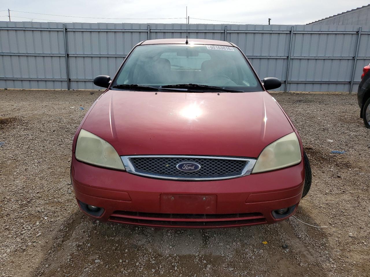2005 Ford Focus Zx5 Red vin: 3FAFP37N35R148679