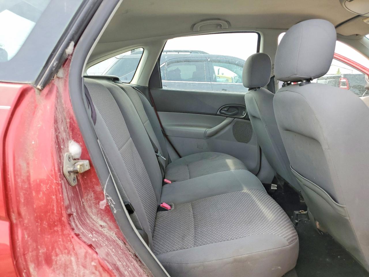 2005 Ford Focus Zx5 Red vin: 3FAFP37N35R148679