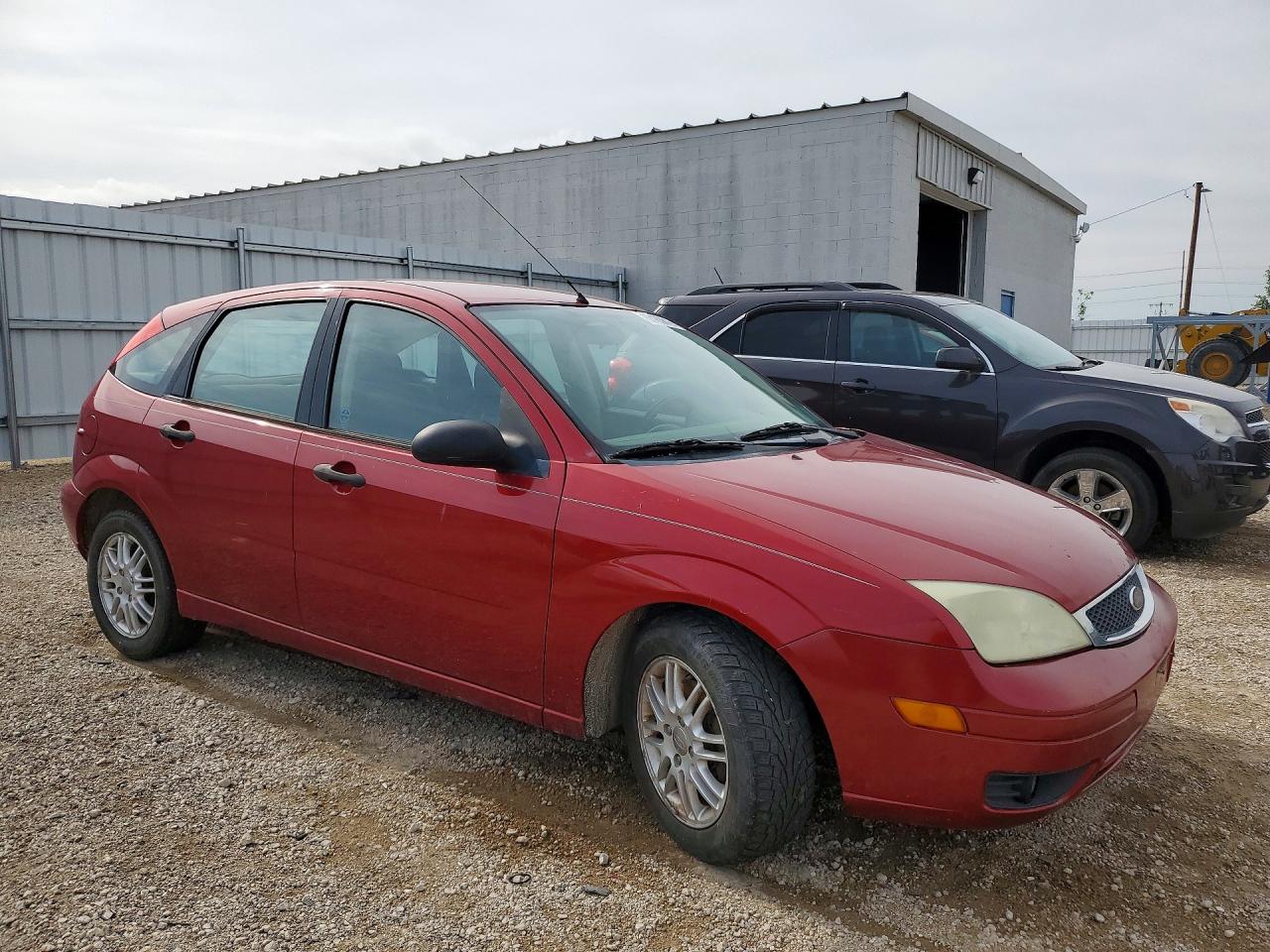 2005 Ford Focus Zx5 Red vin: 3FAFP37N35R148679