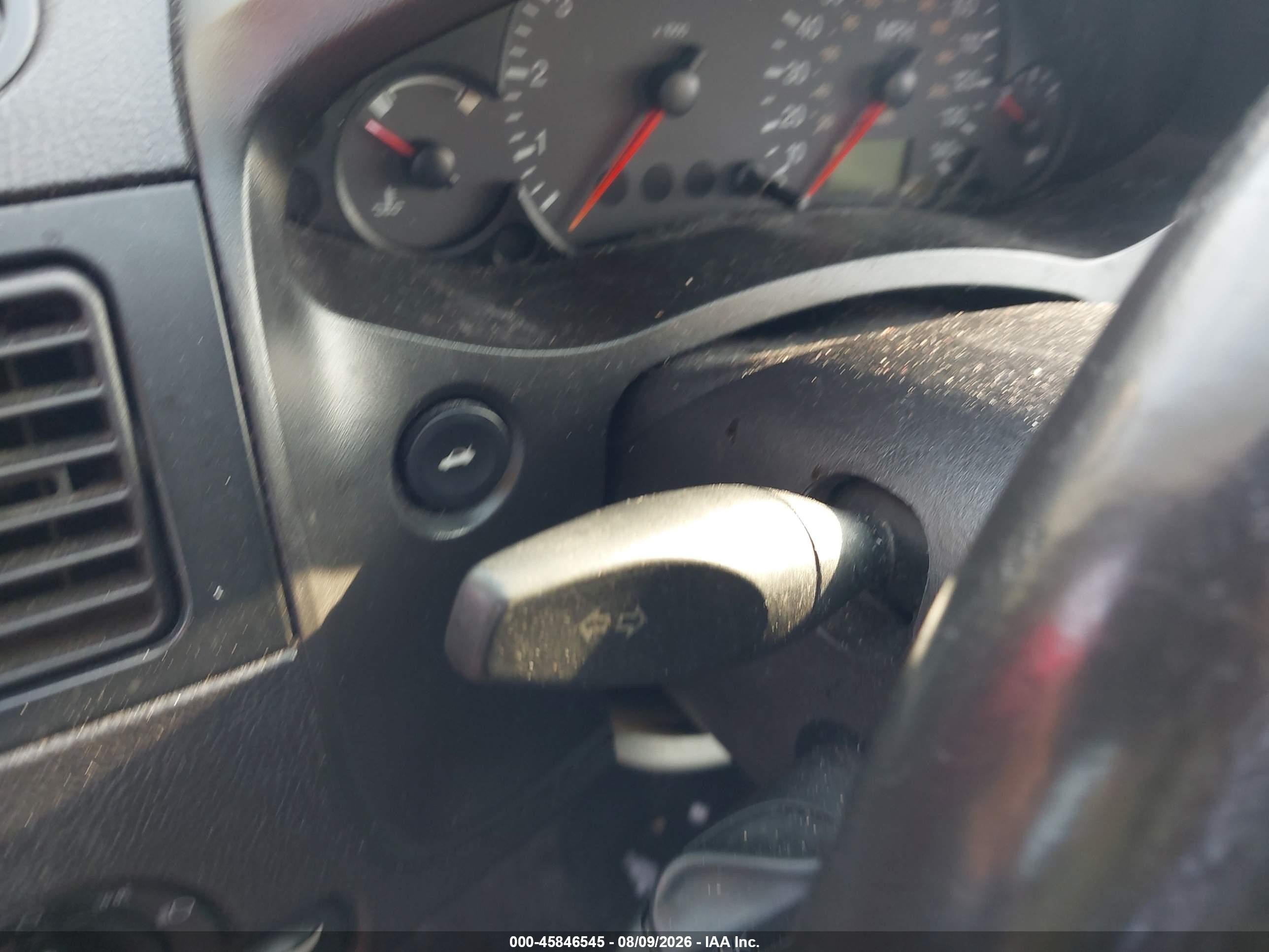 2005 Ford Focus Zx5 Red vin: 3FAFP37N35R152375