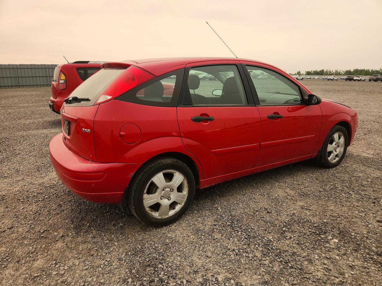 2005 Ford Focus Zx5 Red vin: 3FAFP37N45R160503