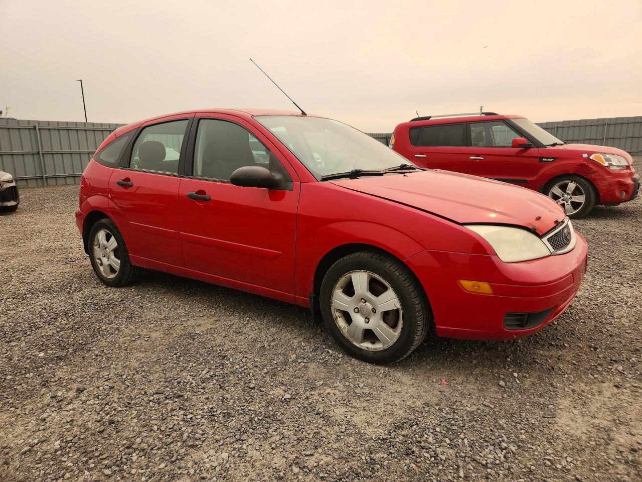 2005 Ford Focus Zx5 Red vin: 3FAFP37N45R160503