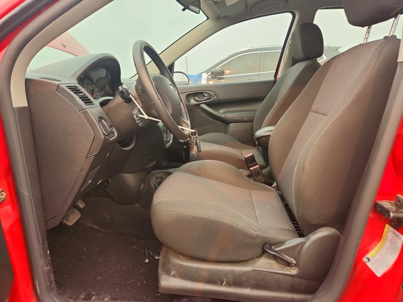 2005 Ford Focus Zx5 Red vin: 3FAFP37N45R160503