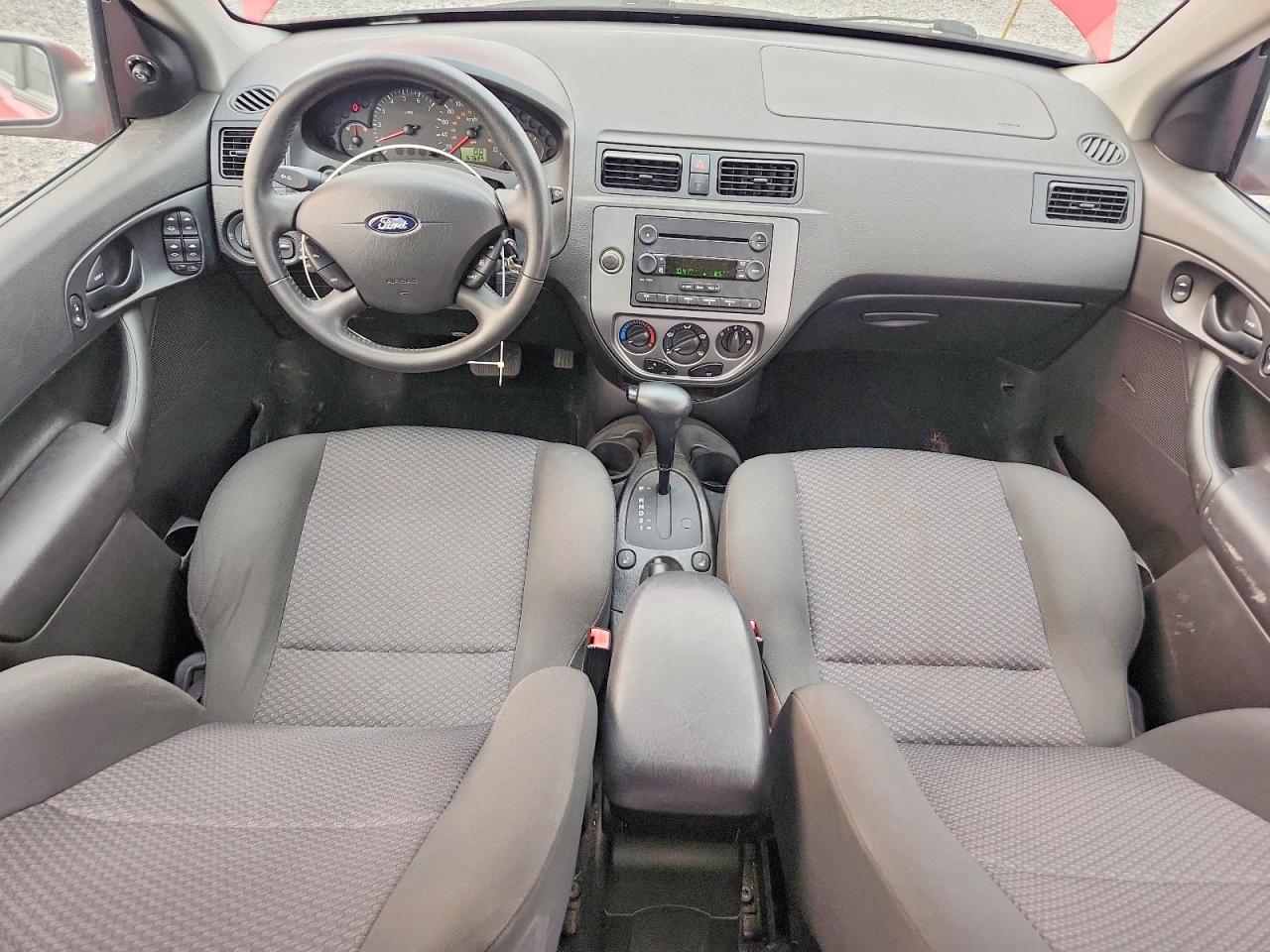 2005 Ford Focus Zx5 Red vin: 3FAFP37N45R160503