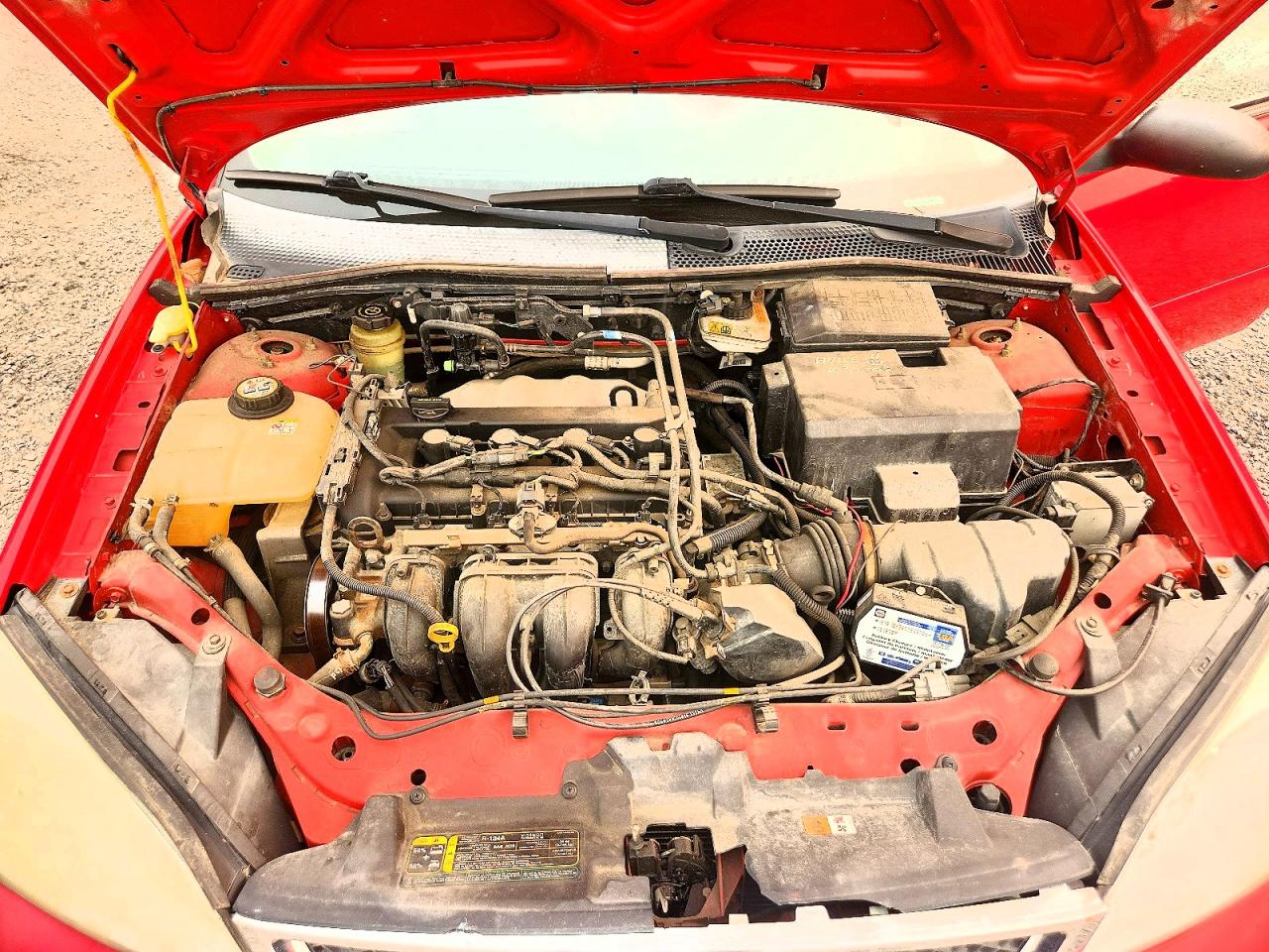2005 Ford Focus Zx5 Red vin: 3FAFP37N45R160503