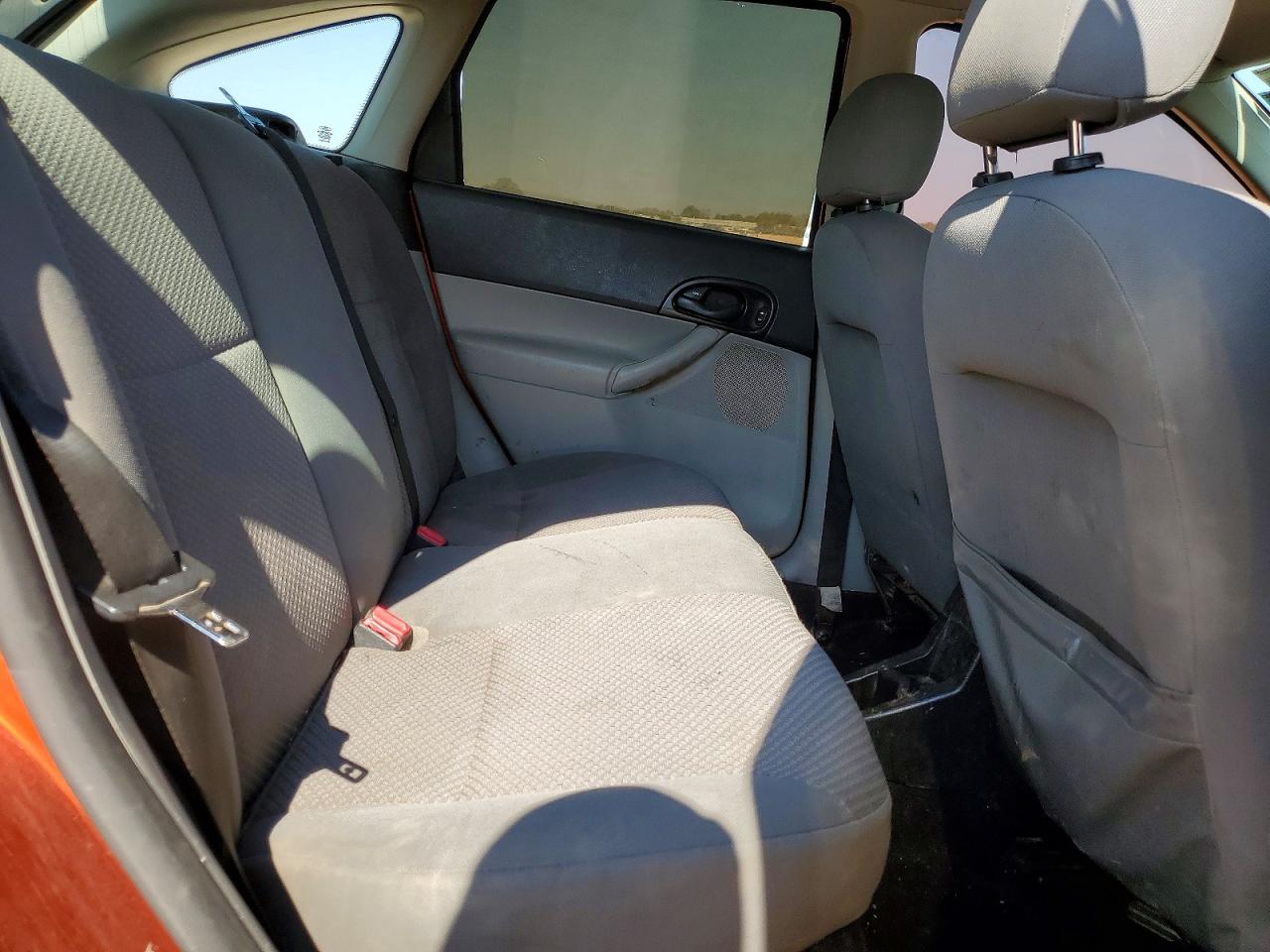 2005 Ford Focus Zx5 Orange vin: 3FAFP37N55R102044
