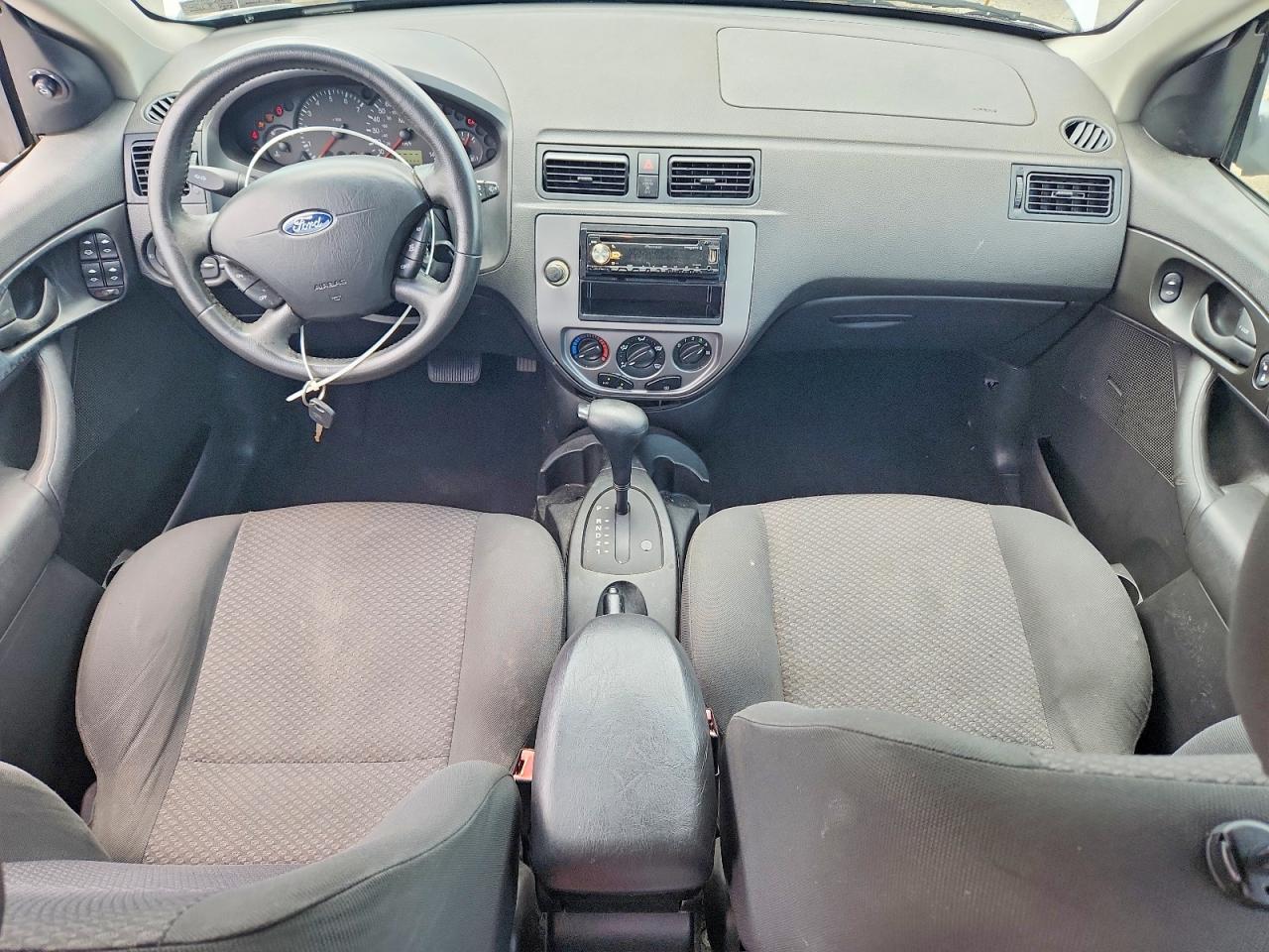 2005 Ford Focus Zx5 White vin: 3FAFP37N55R107759