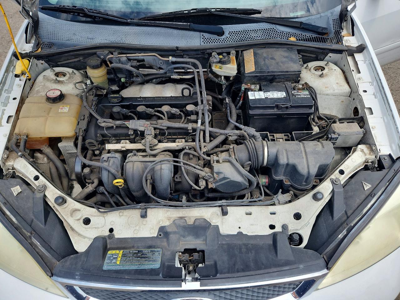 2005 Ford Focus Zx5 White vin: 3FAFP37N55R107759