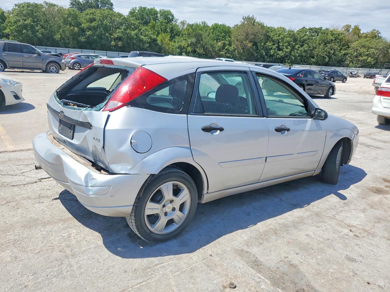2005 Ford Focus Zx5 Серебряный vin: 3FAFP37N75R141878