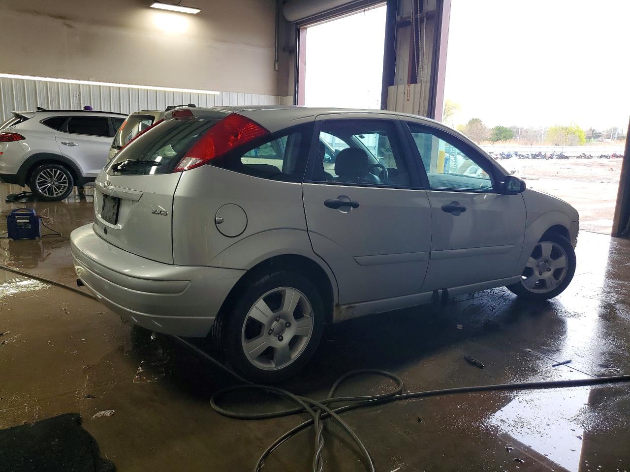 2005 Ford Focus Zx5 Silver vin: 3FAFP37N85R110073