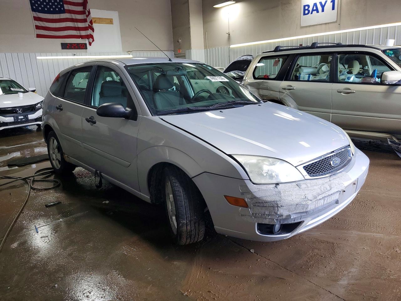 2005 Ford Focus Zx5 Silver vin: 3FAFP37N85R110073