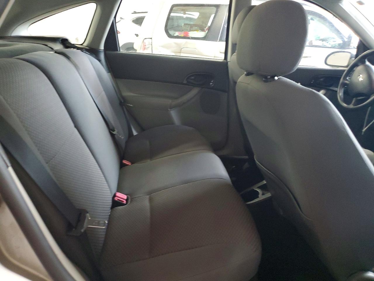 2005 Ford Focus Zx5 Silver vin: 3FAFP37N85R110073