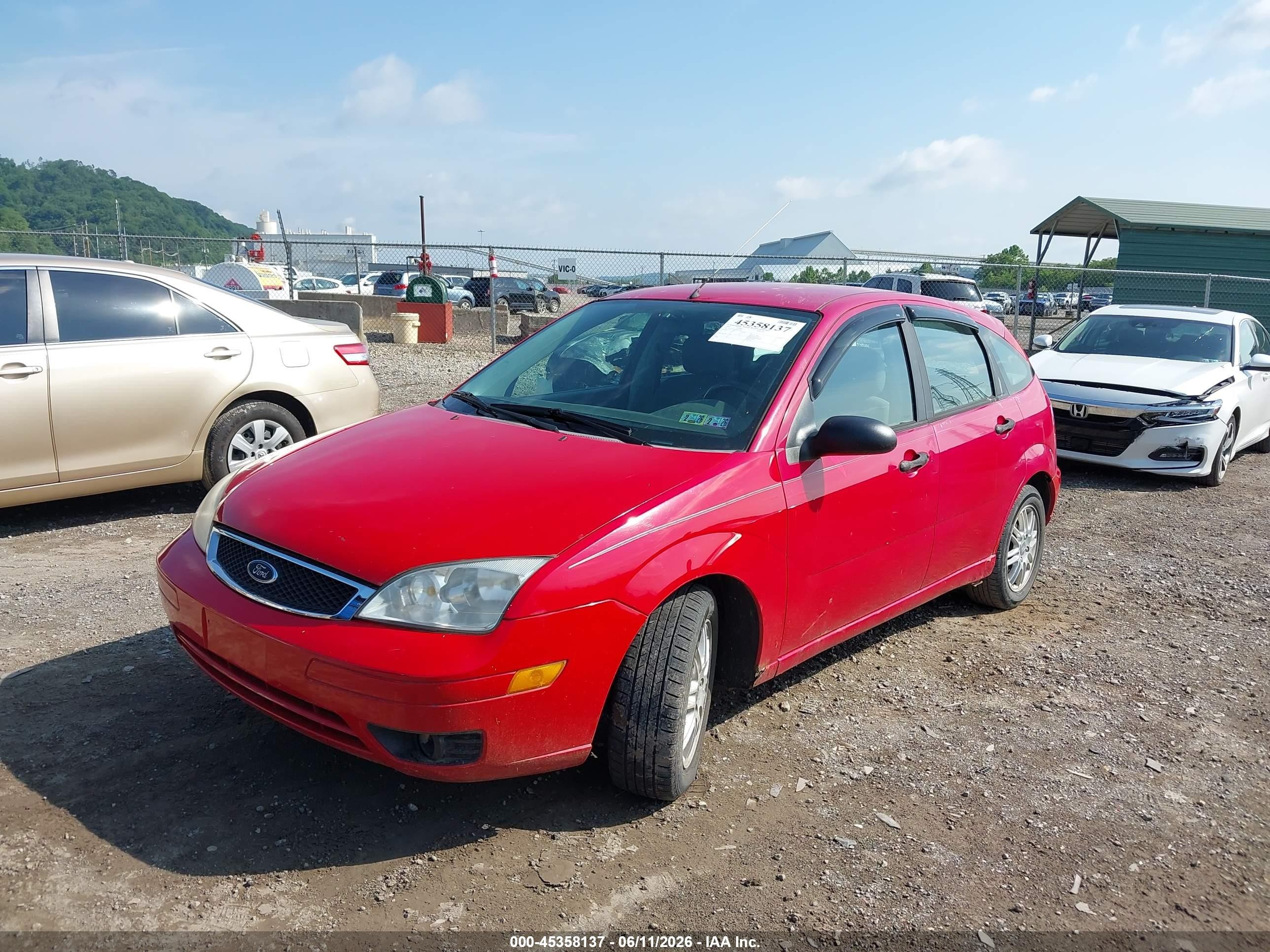 2005 Ford Focus Zx5 Red vin: 3FAFP37N85R114382