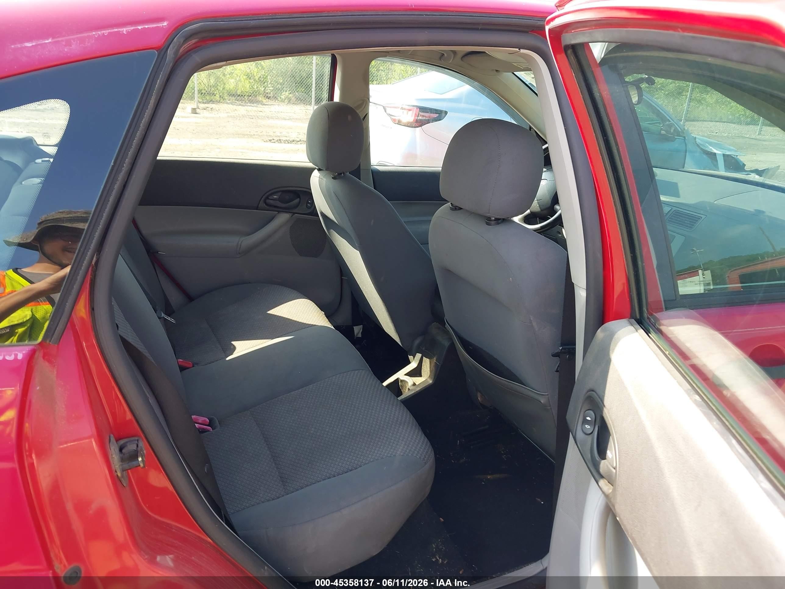 2005 Ford Focus Zx5 Red vin: 3FAFP37N85R114382